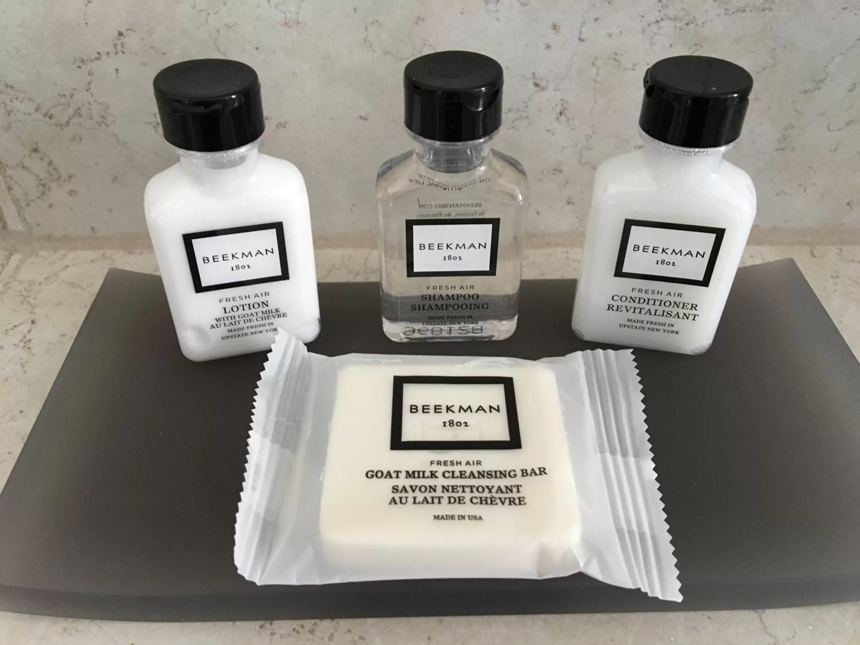 Queen Room - Disability Access in Hotel Versey Days Inn by Wyndham Chicago