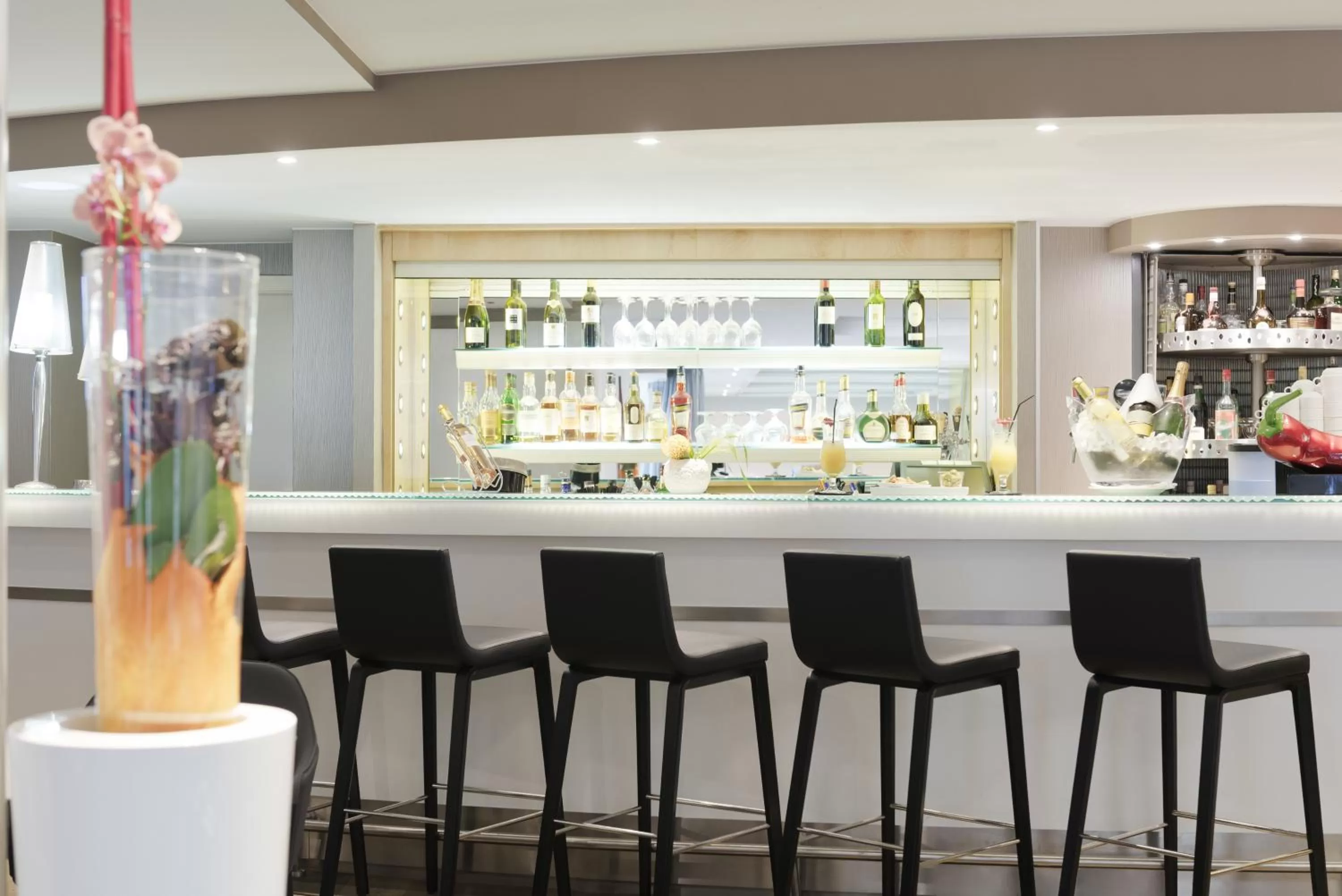 Lounge or bar in Novotel Genève Centre