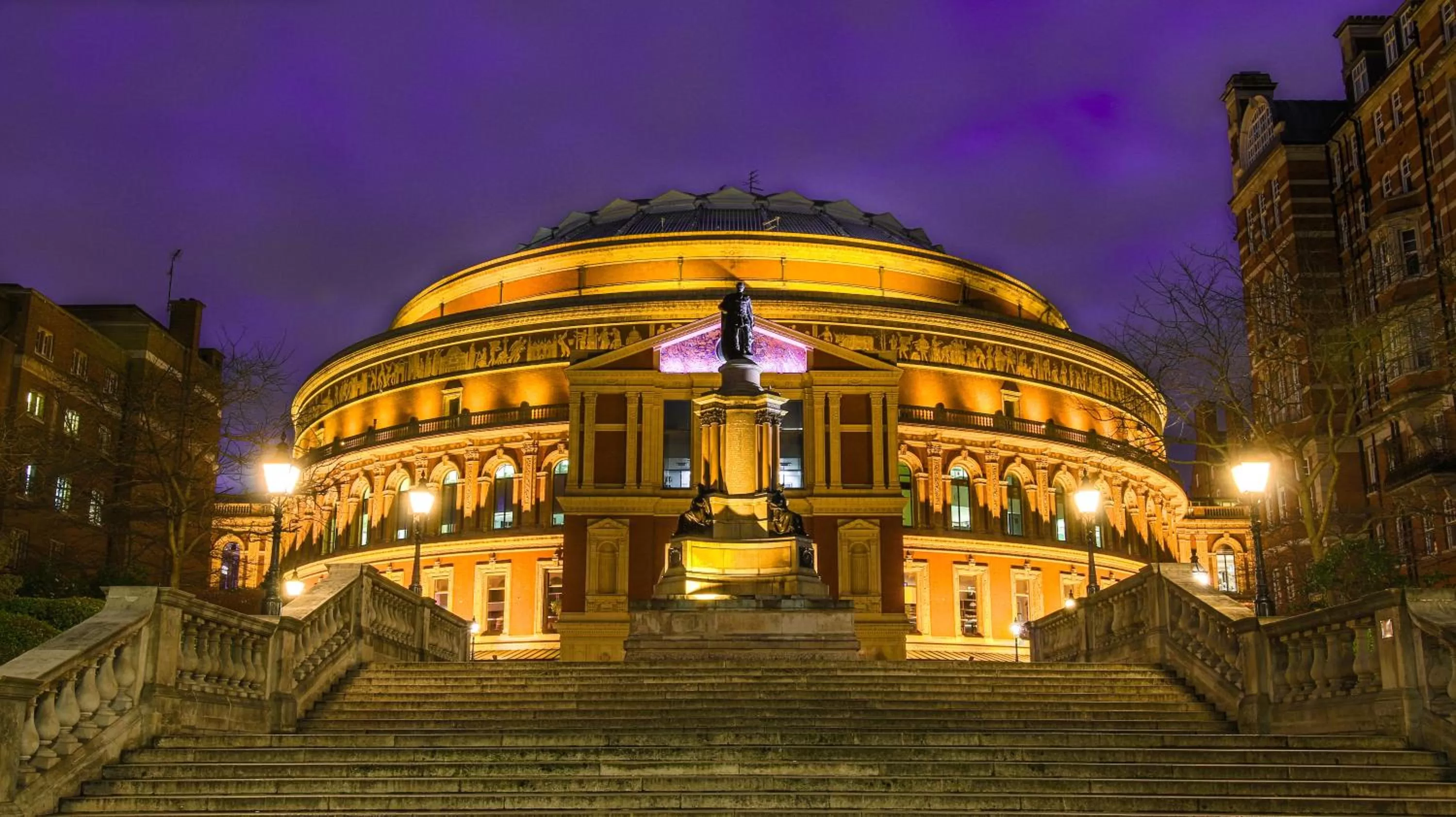 Text overlay in Templeton Place by Supercity Aparthotels