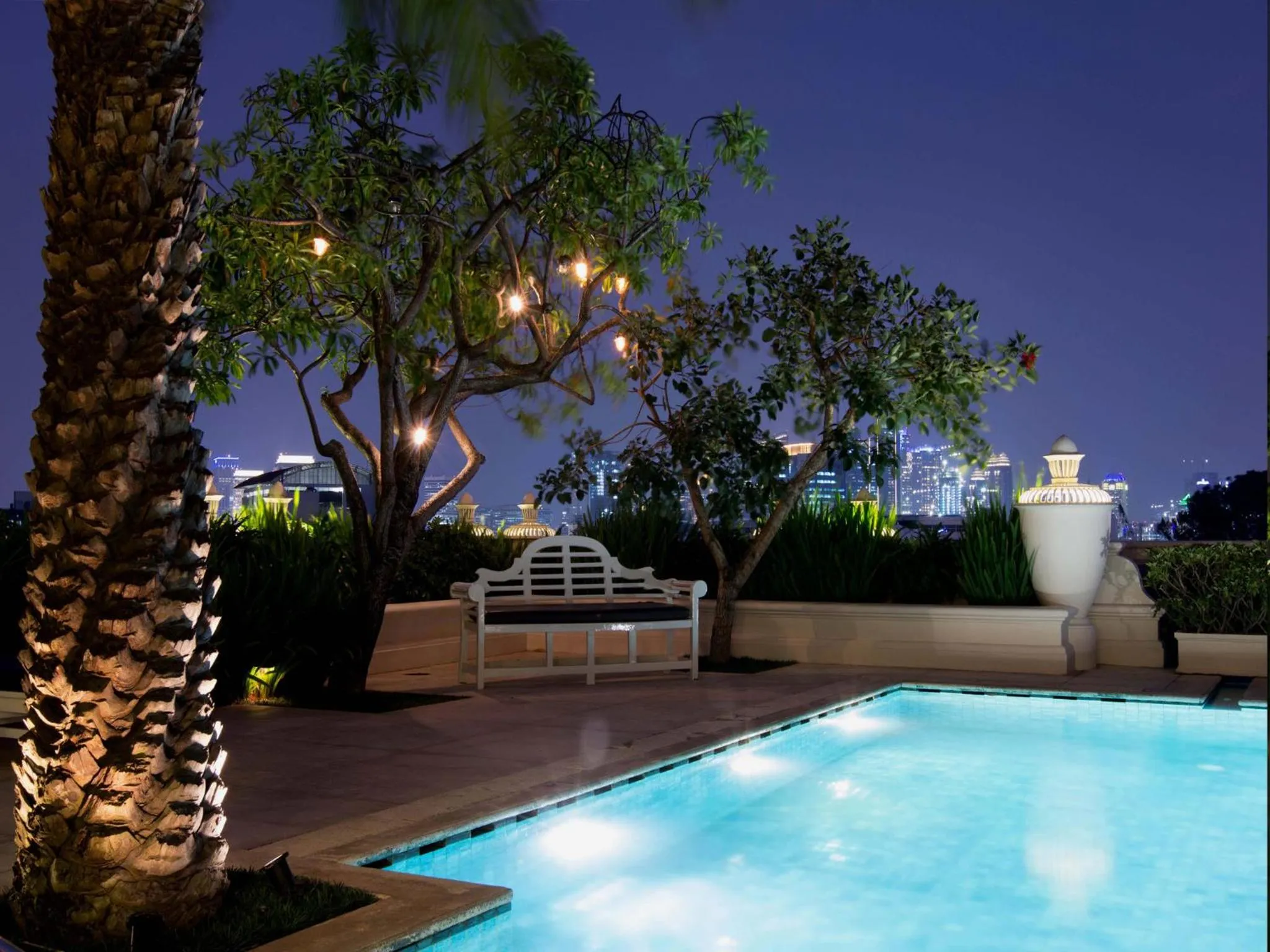 Swimming pool in Hotel Gran Mahakam