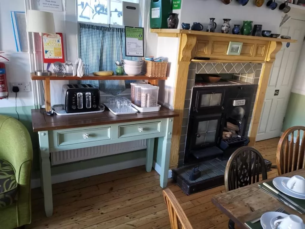 Communal kitchen in Mairs Bed and Breakfast.