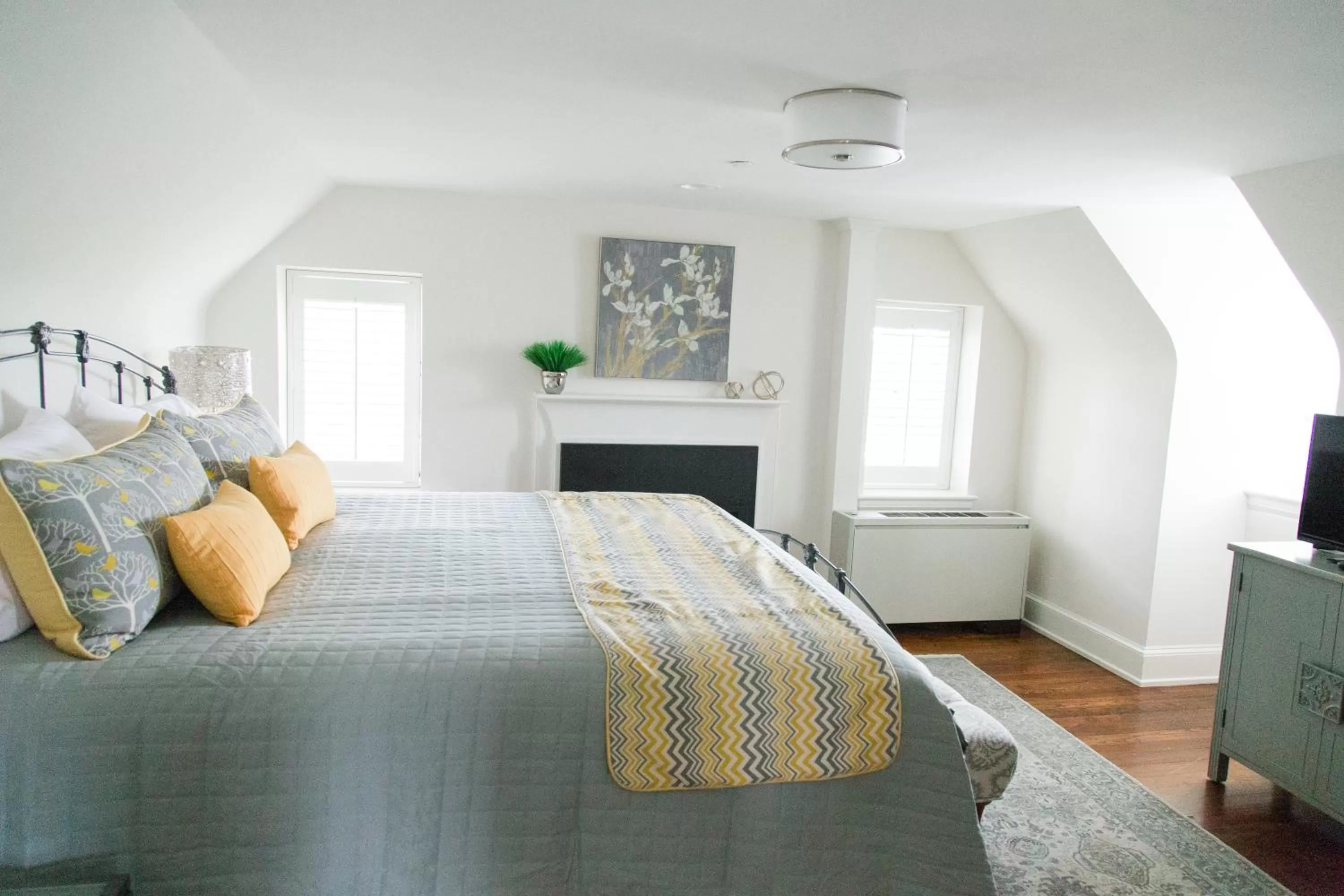 Bed in Inn at Evergreen