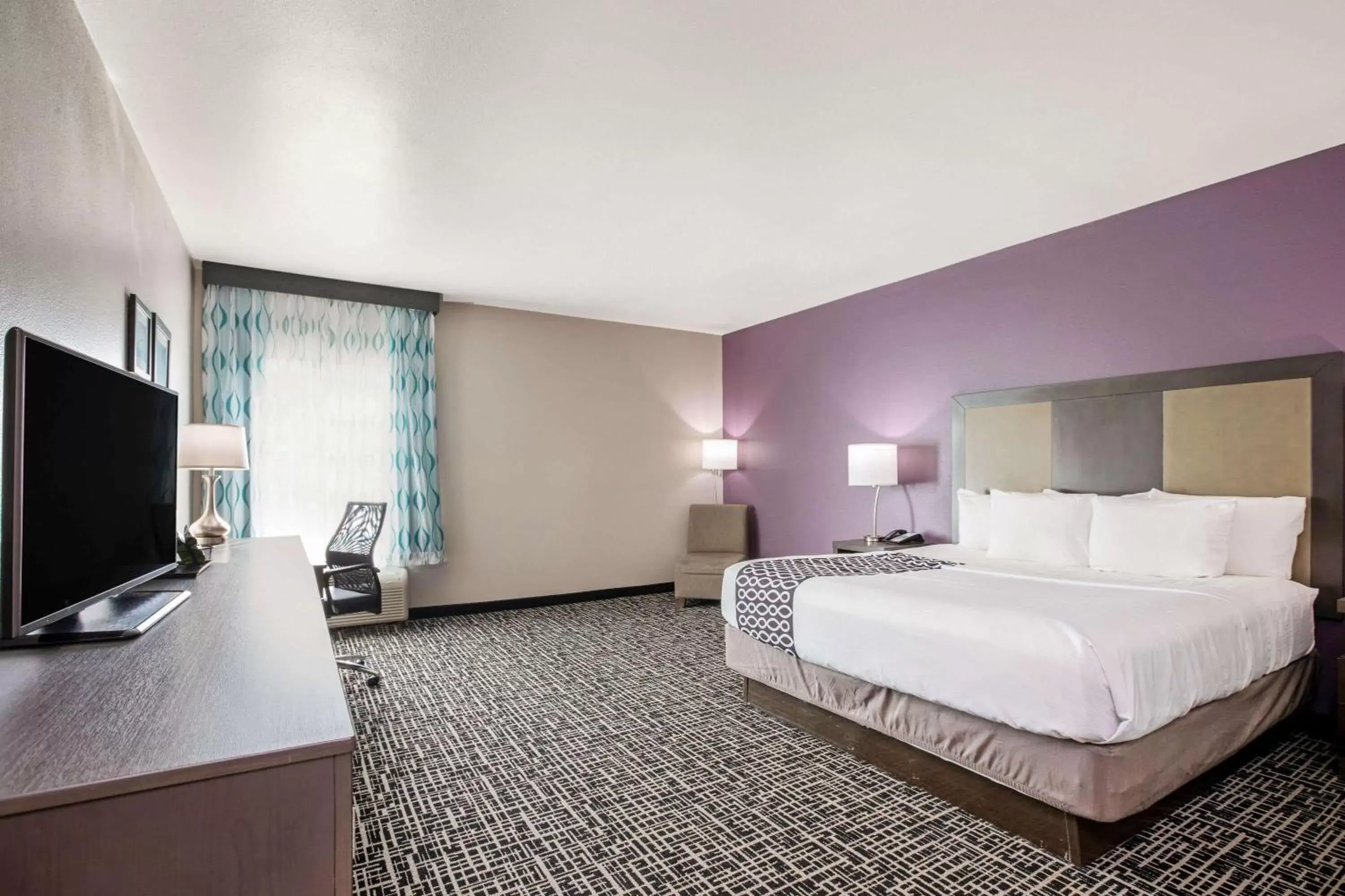 King Room with Roll-In Shower - Mobility/Hearing Accessible - Non-Smoking in La Quinta by Wyndham Corpus Christi - Portland King Room with Roll-In Shower - Mobility/Hearing Accessible - Non-Smoking in La Quinta by Wyndham Corpus Christi - Portland