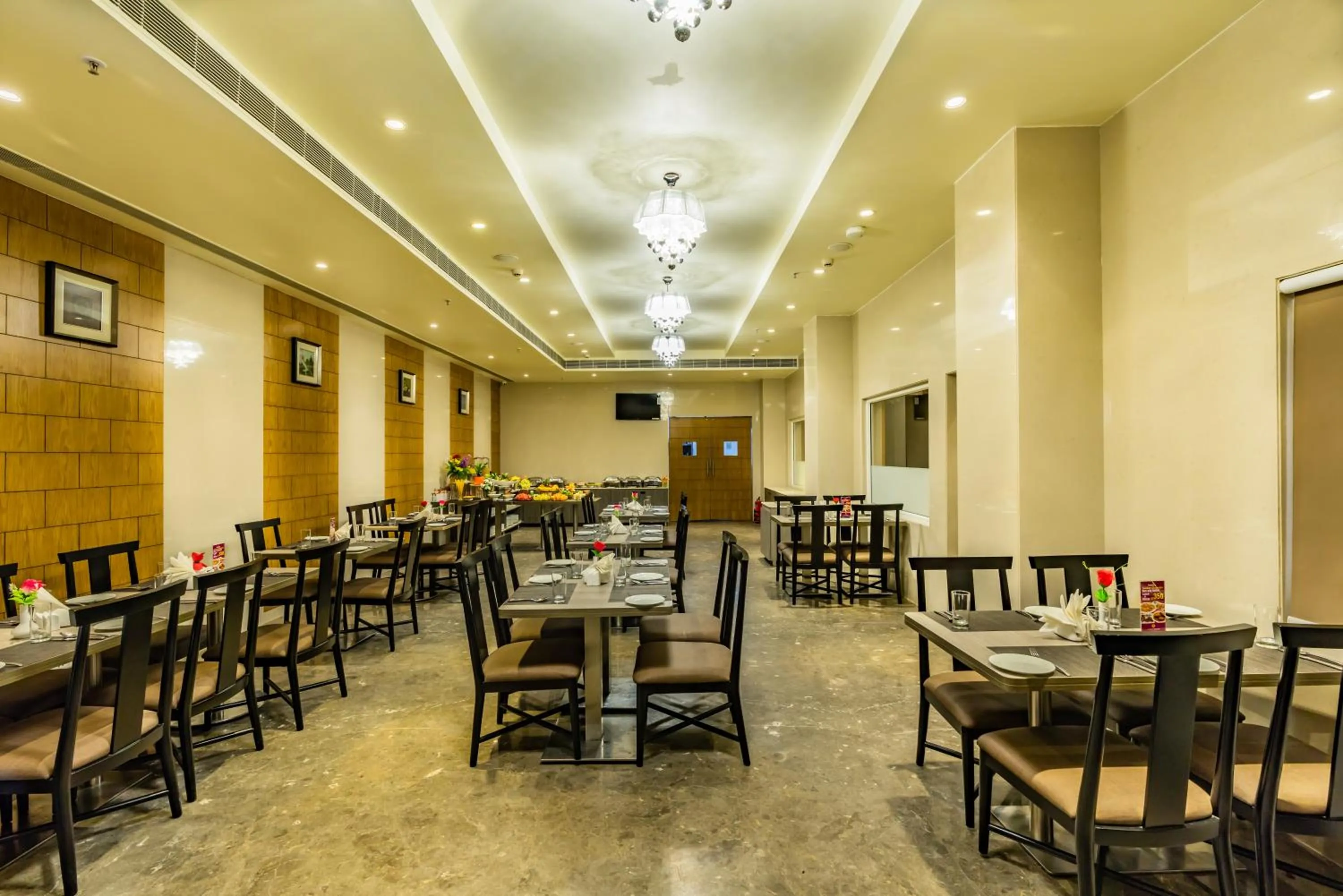 Restaurant/places to eat in Quality Inn Ramachandra