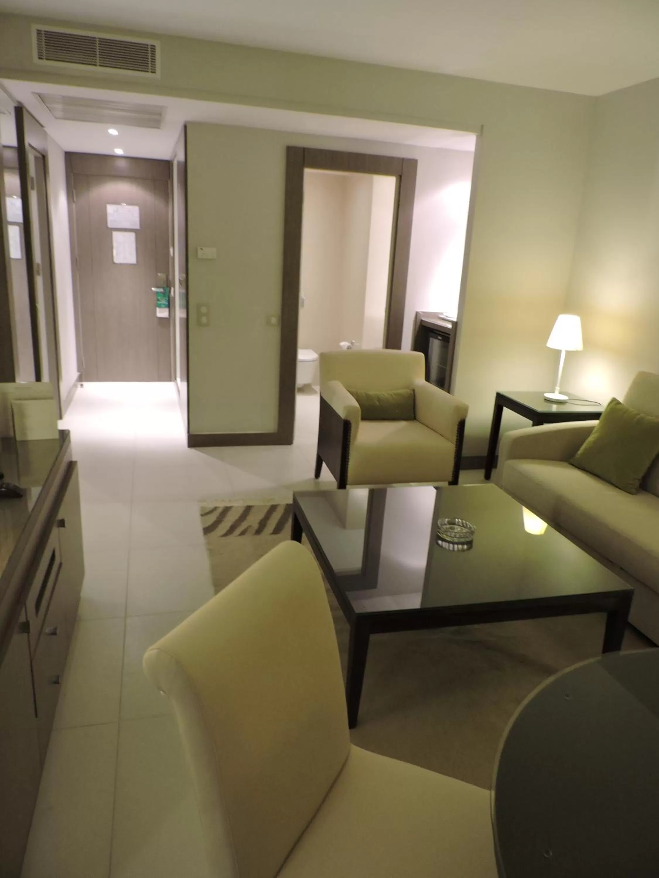 Toilet in Golf Royal Hotel