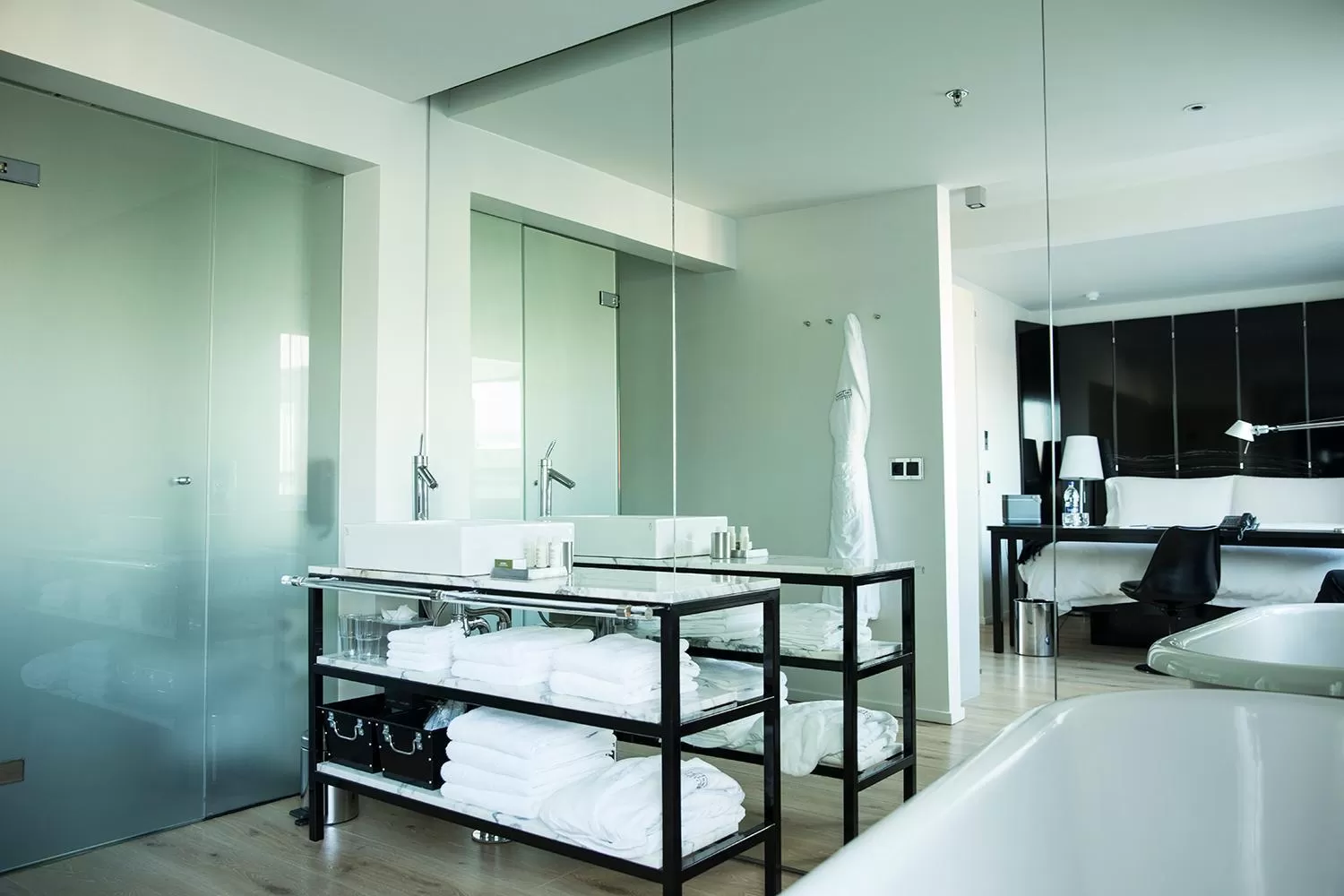 Bathroom, Bed in 101 Hotel, a Member of Design Hotels