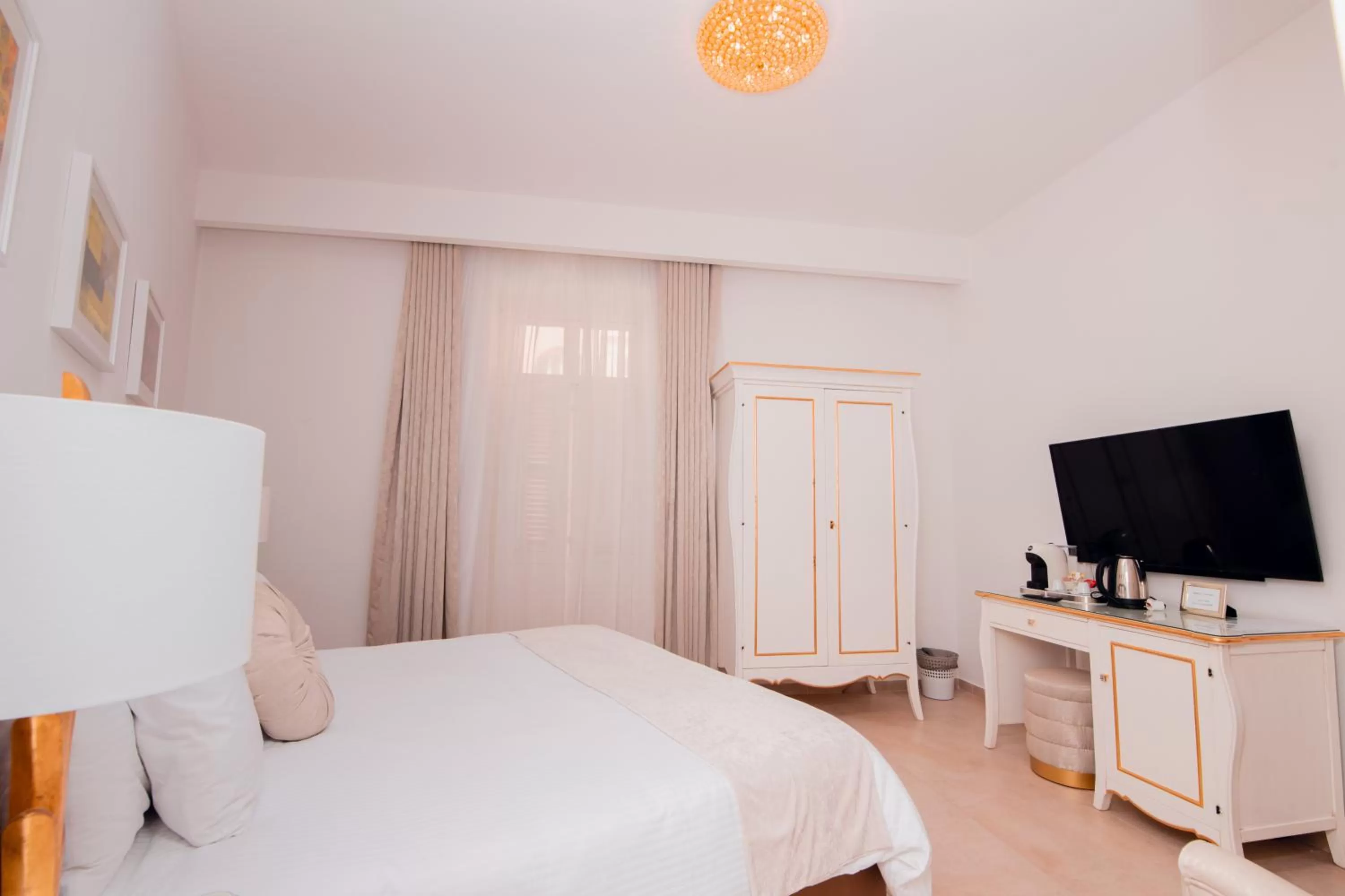 Bed in Giorgio Boutique Hotel