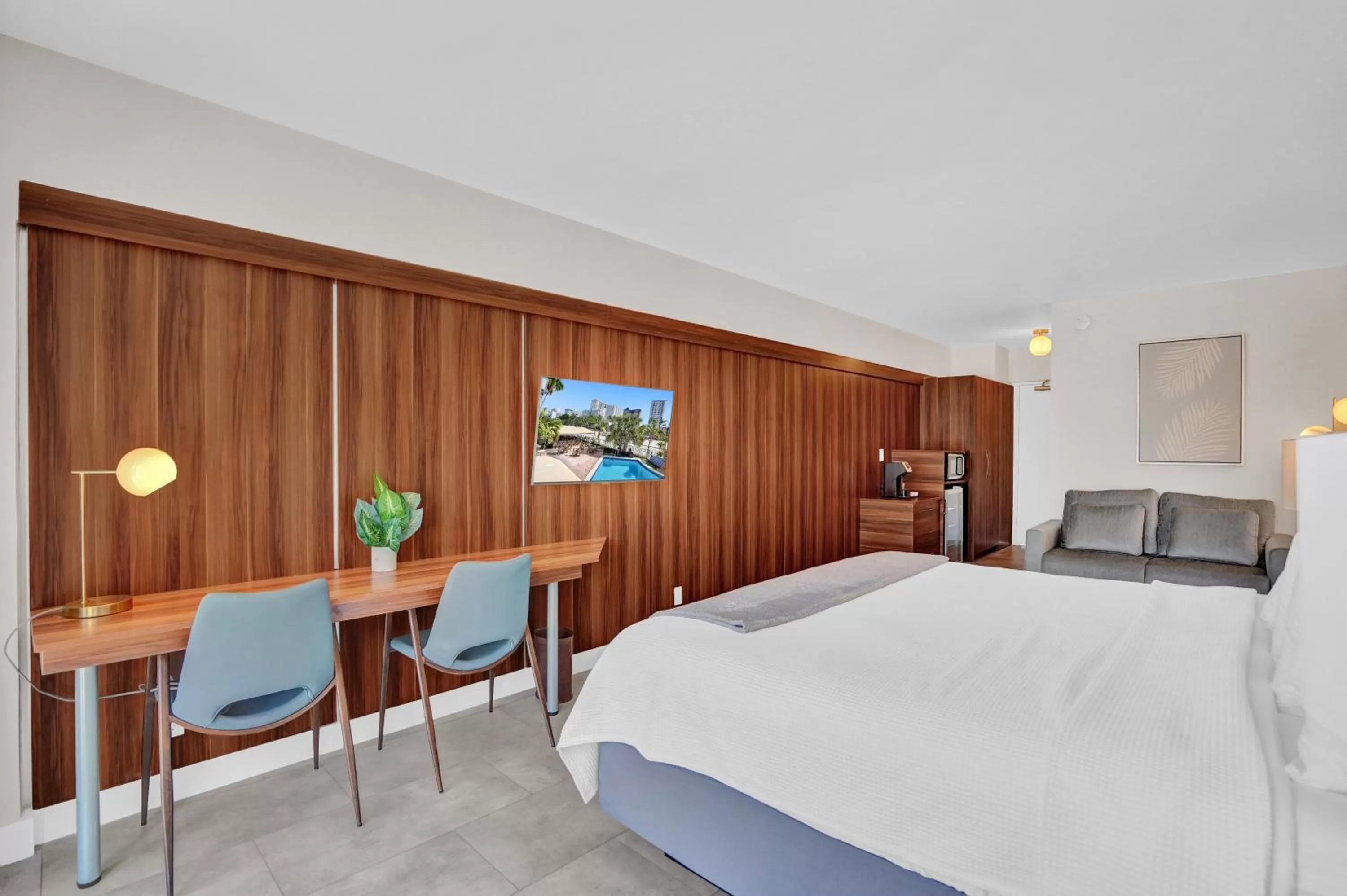 Bedroom, Bed in The Garden Hotel & Resort