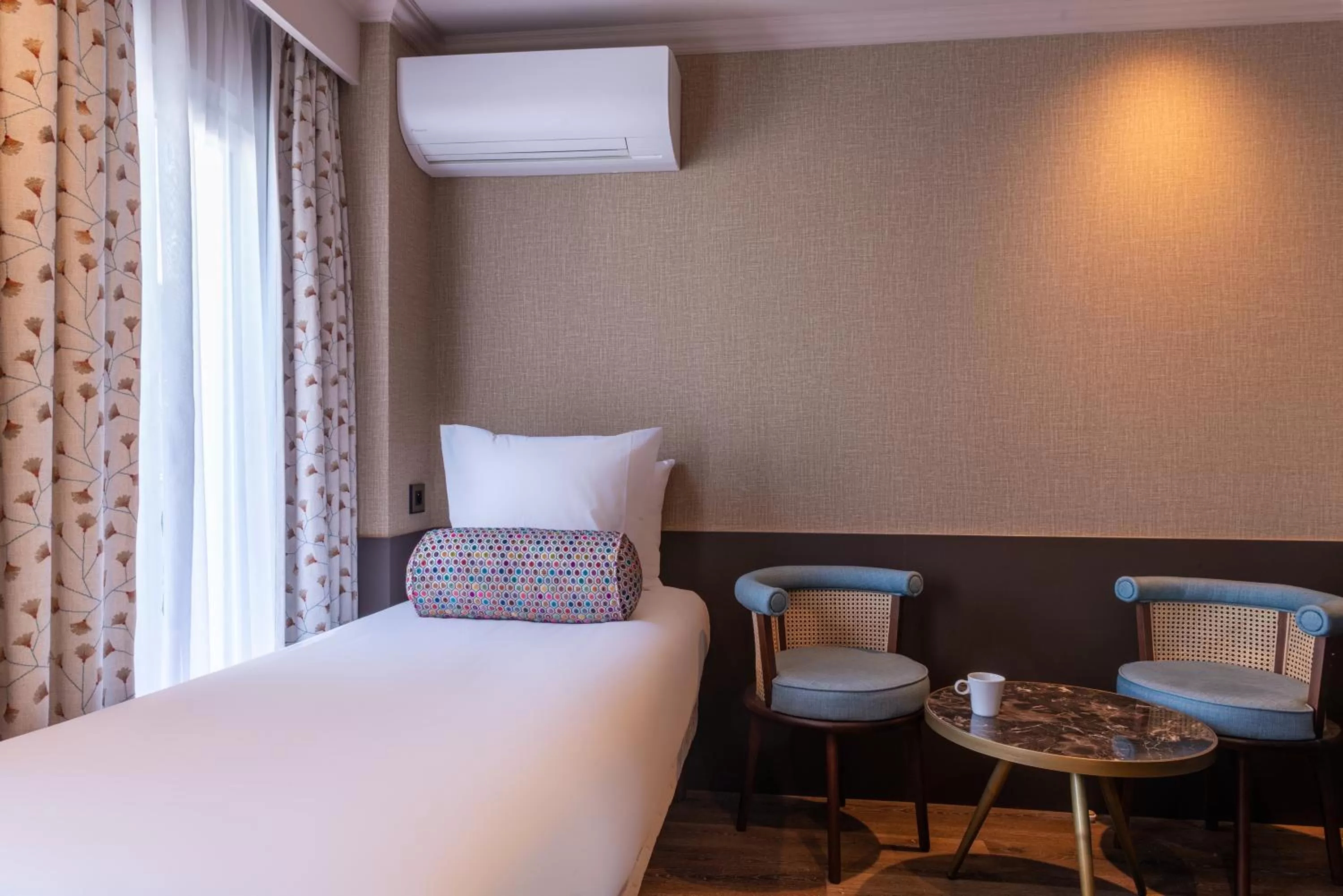 Bed in Maison Axel Opéra Paris