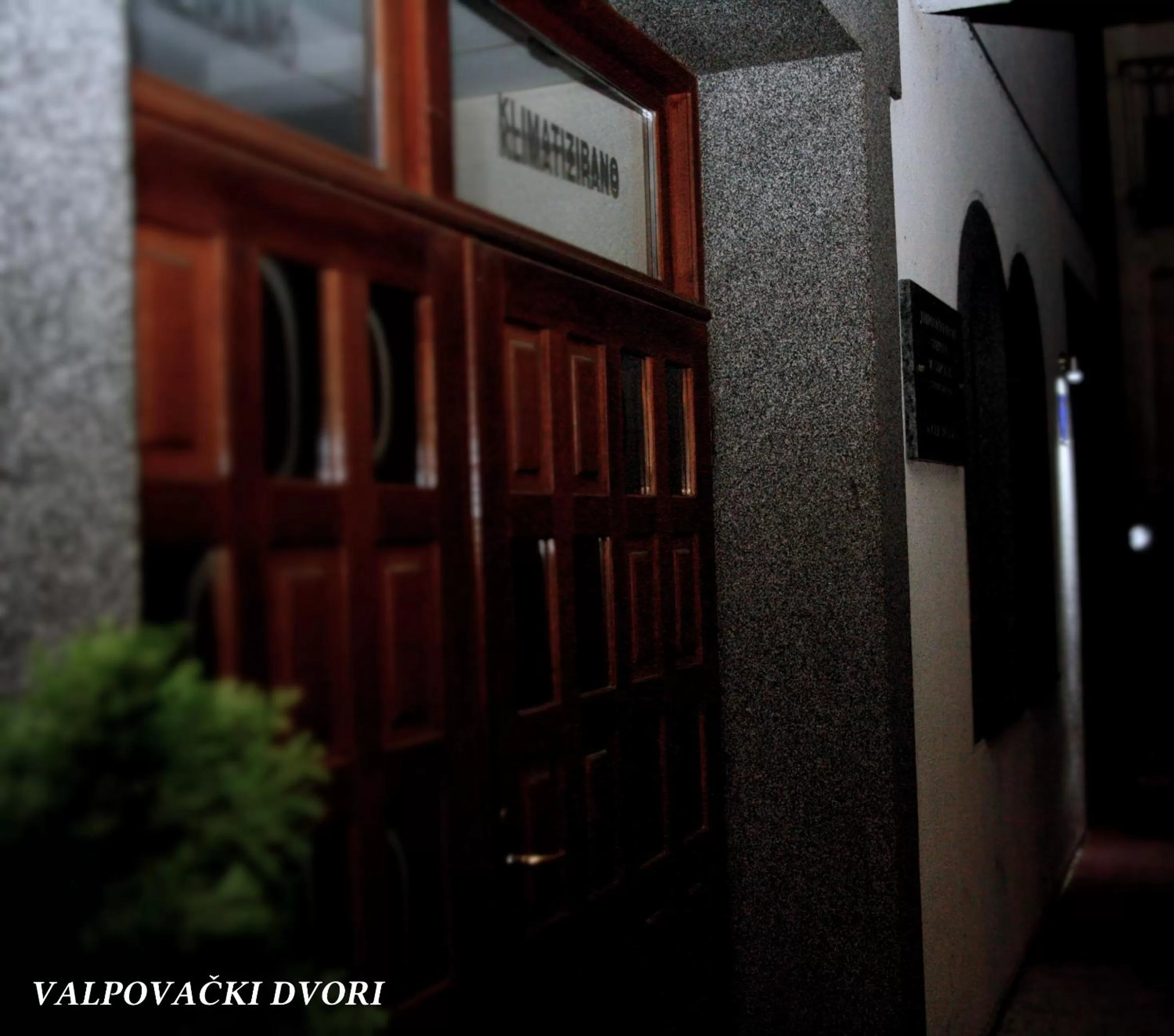Facade/entrance in Valpovački dvori B&B