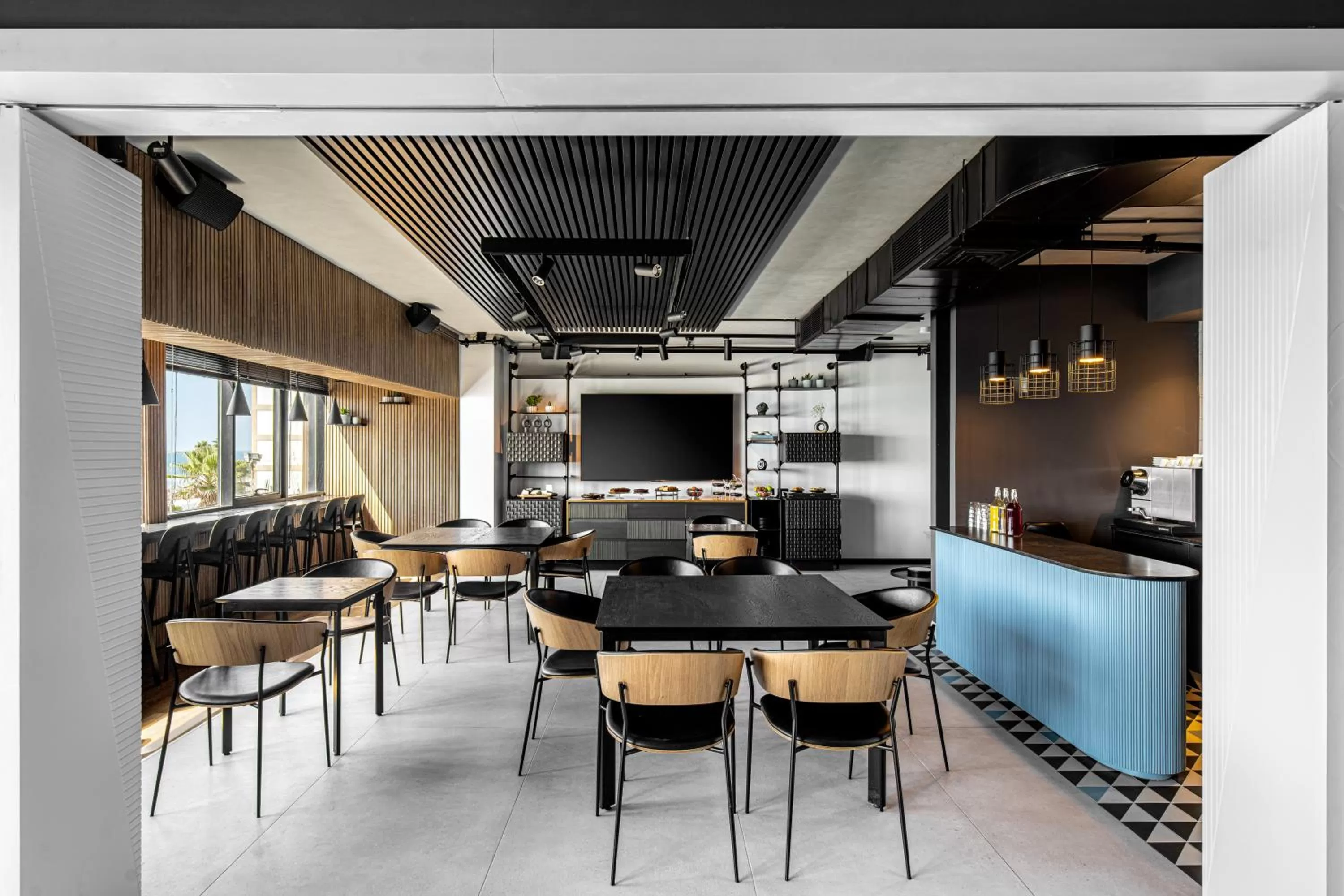 Lounge or bar in Prima Tel Aviv Hotel