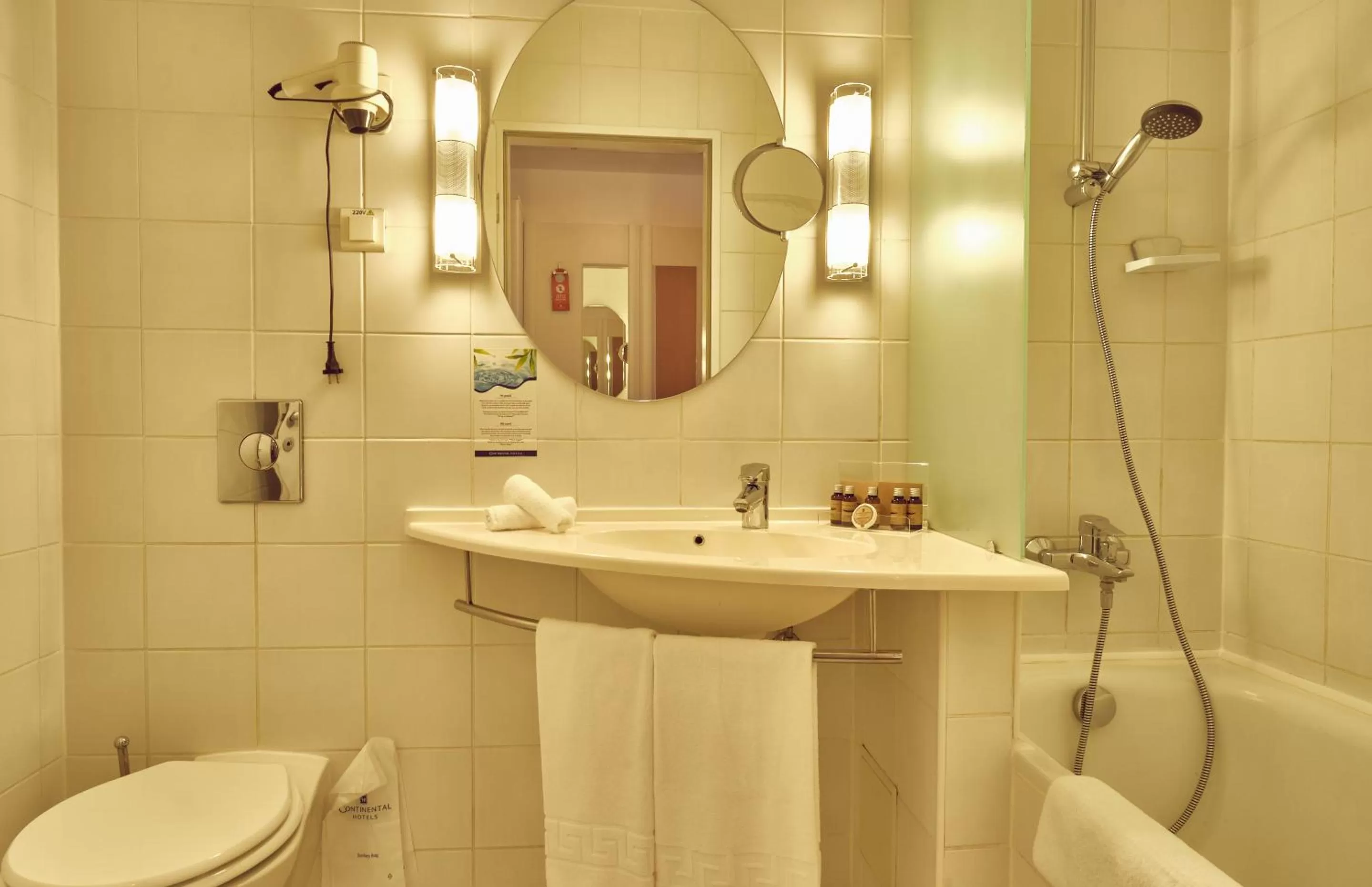 Bathroom in Continental Forum Bucuresti Palatul Parlamentului