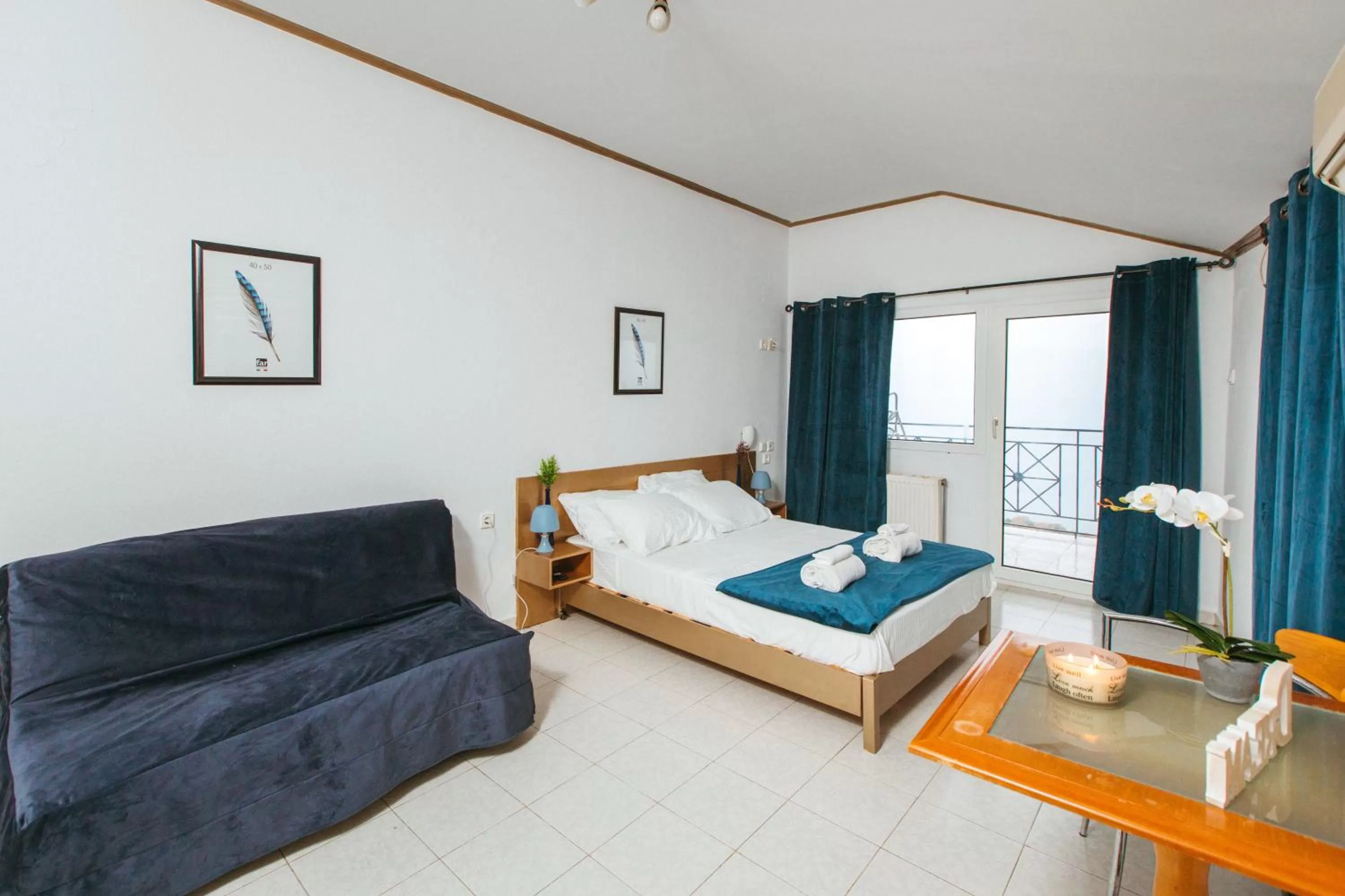 Property building in Hotel Christina - Happy Days