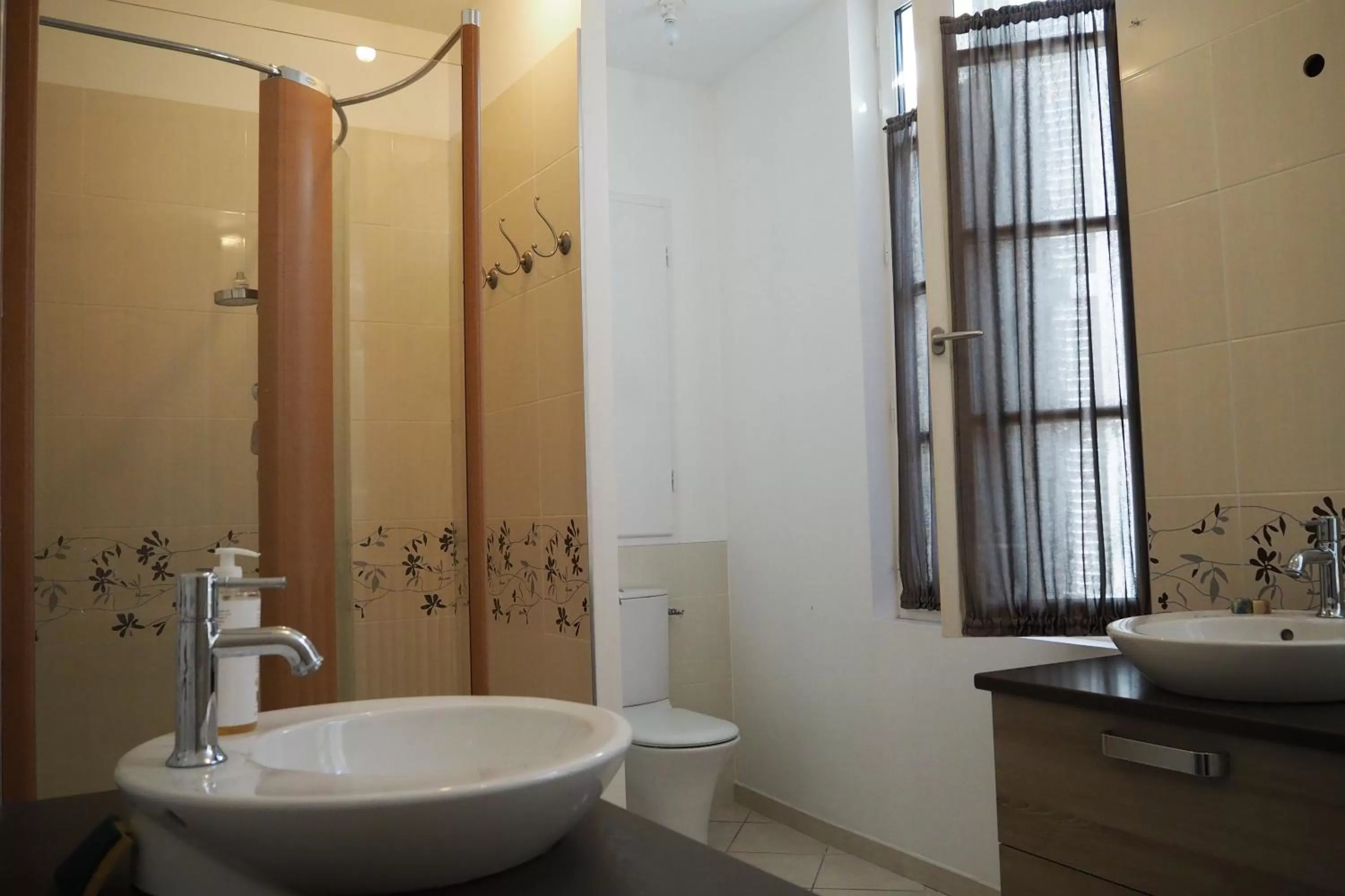 Bathroom in La Belle Etoile