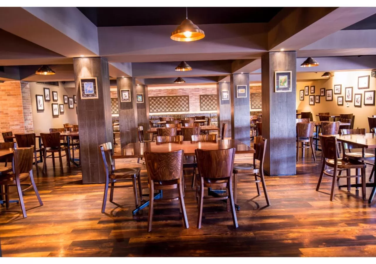 Restaurant/places to eat in Gateway Hotel