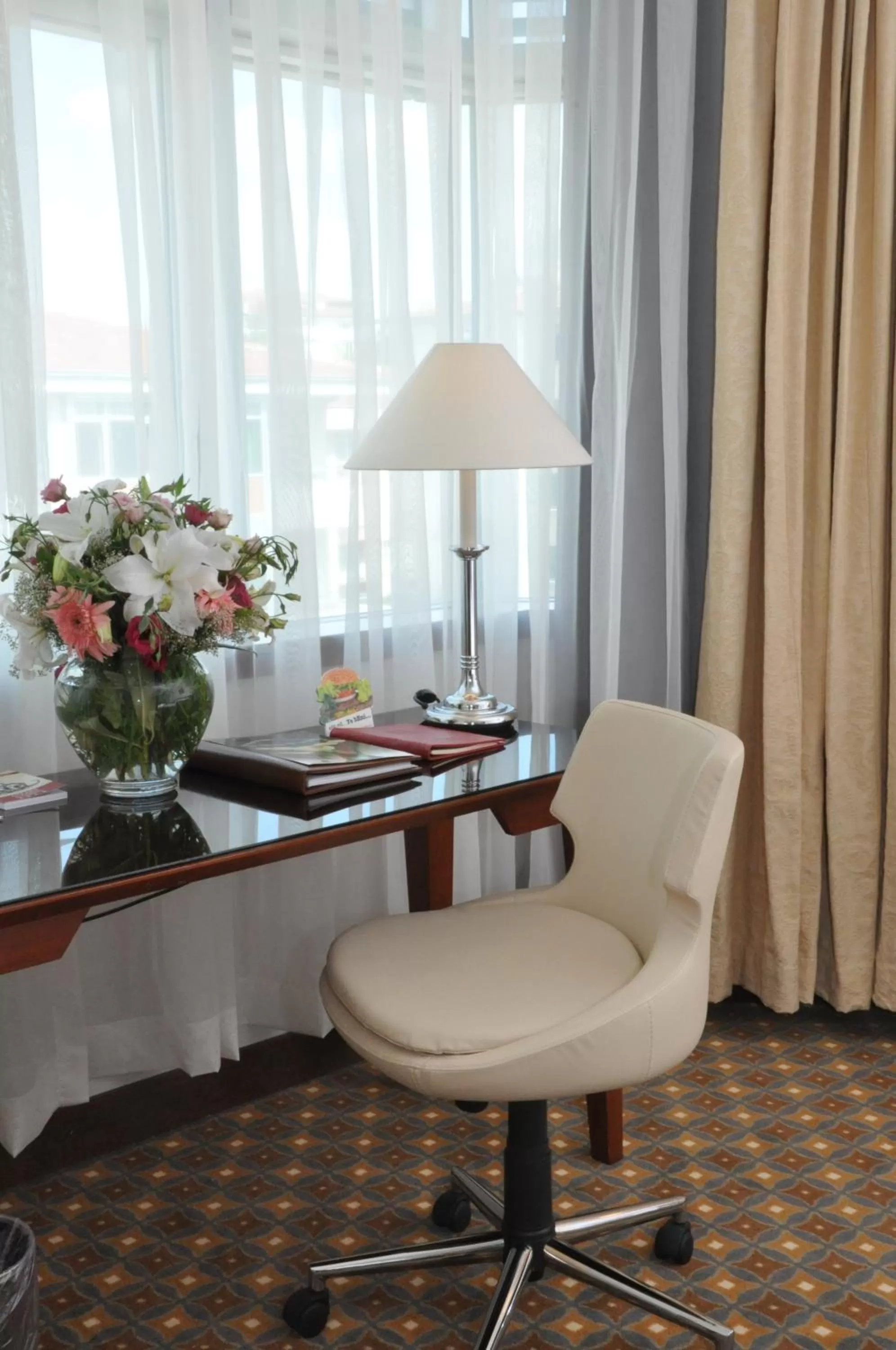 Seating area in Hotel Midi