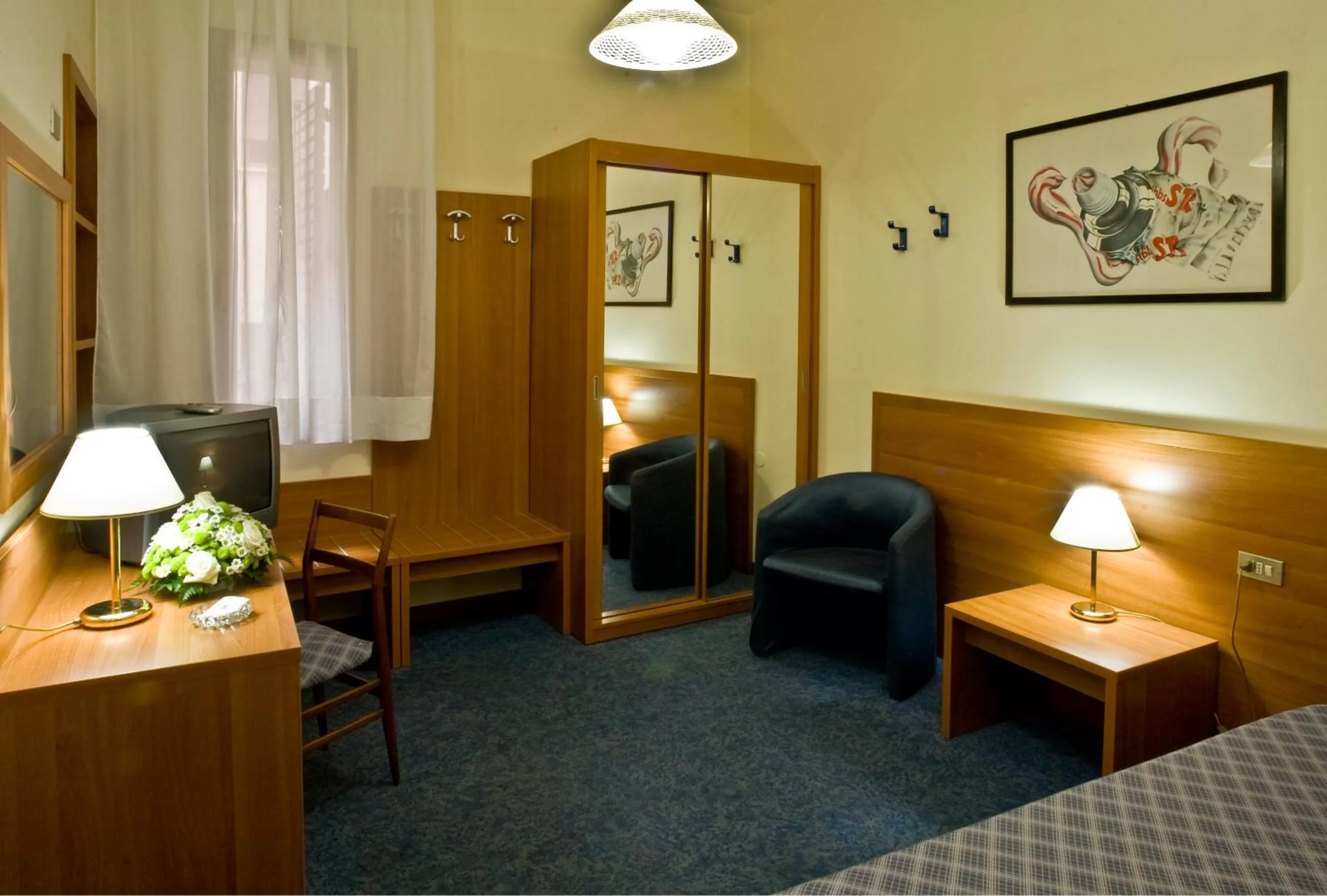 Photo of the whole room in Hotel Centrale Byron