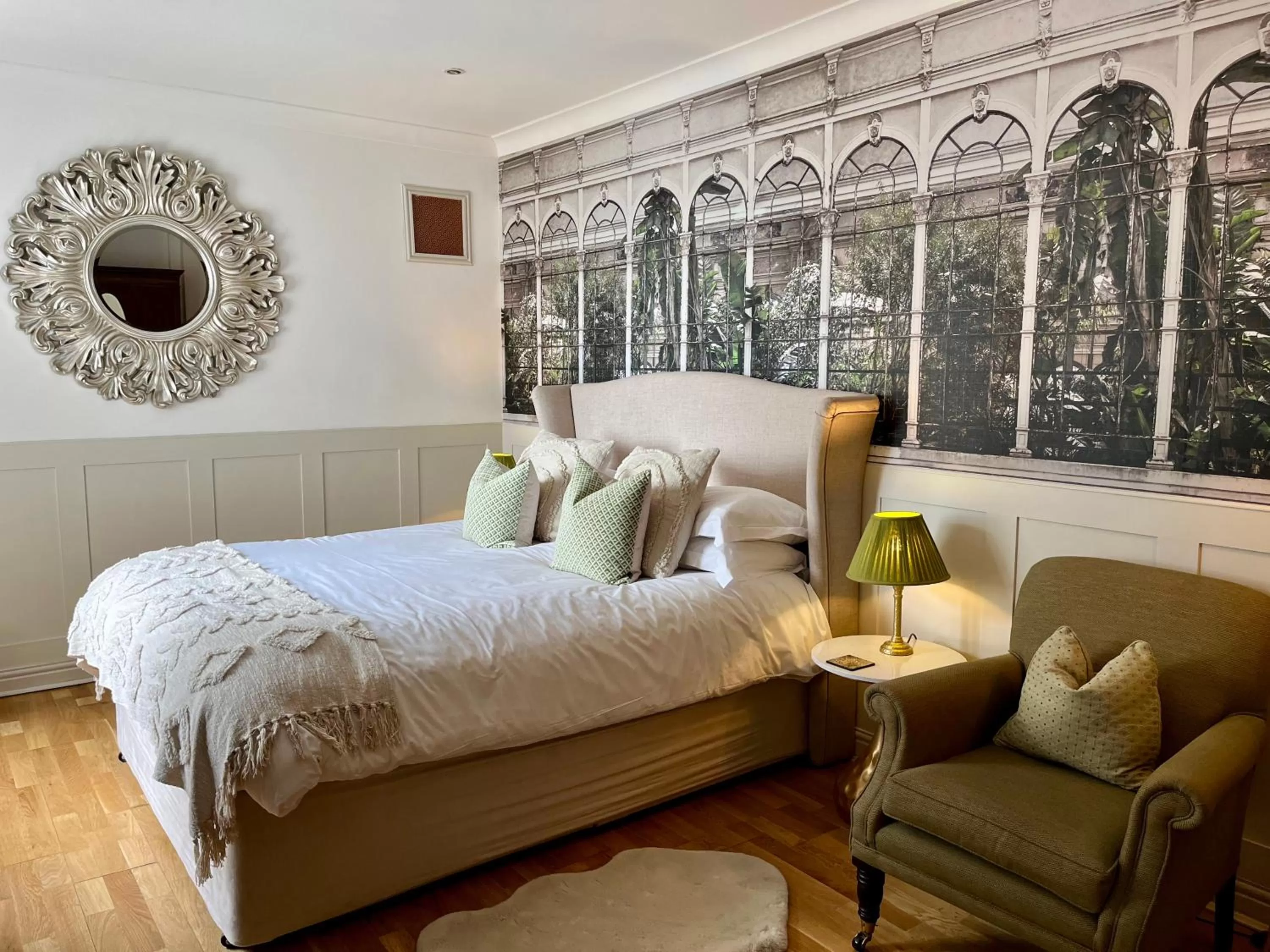 Bed in Burleigh Court Hotel