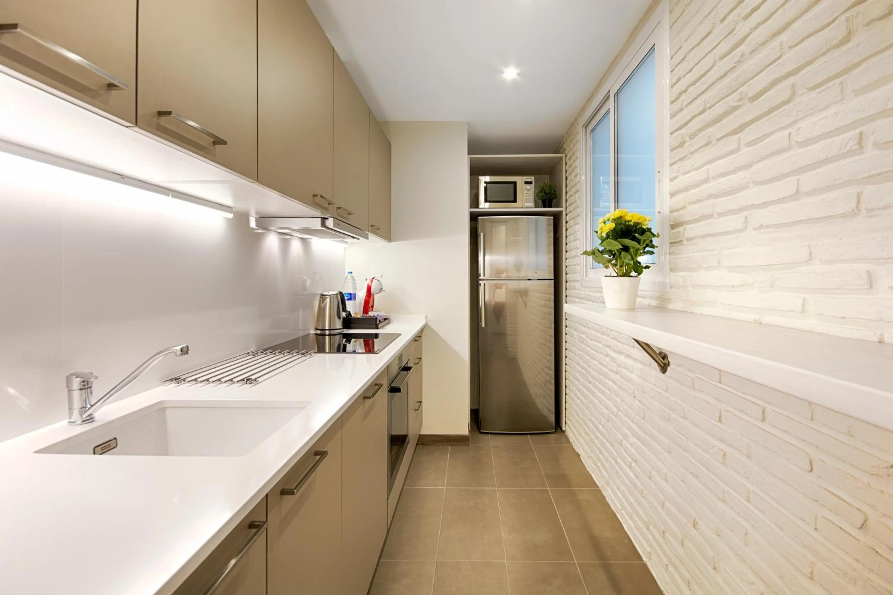 Kitchen or kitchenette in Eixample Building Apartments by Mercedes Heritage