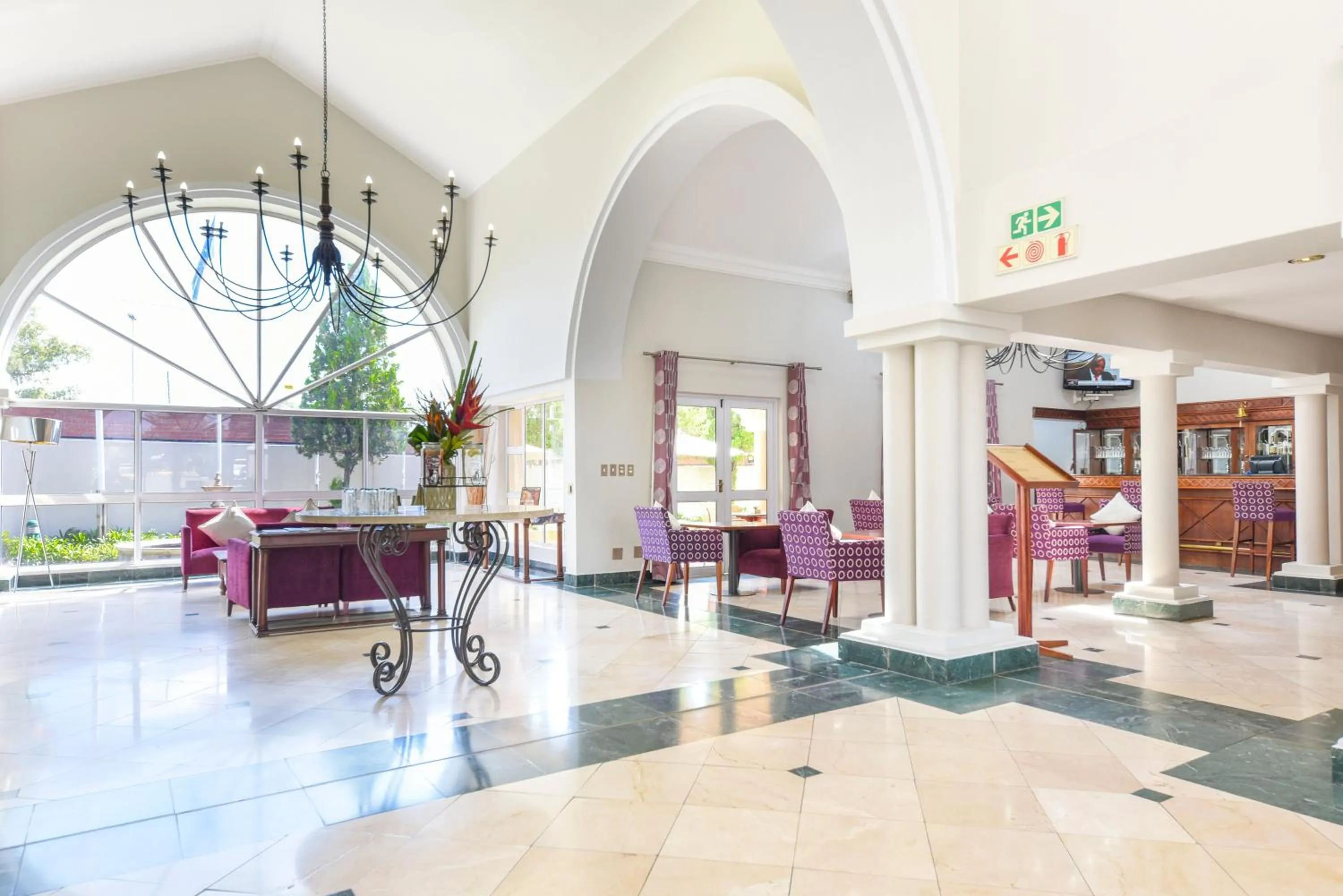 Lobby or reception in Mercure Johannesburg Randburg