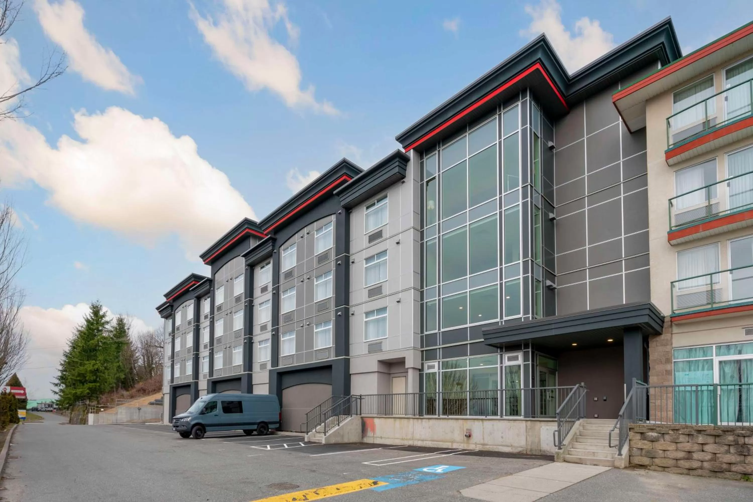 Property building in Best Western PLUS Mission City Lodge