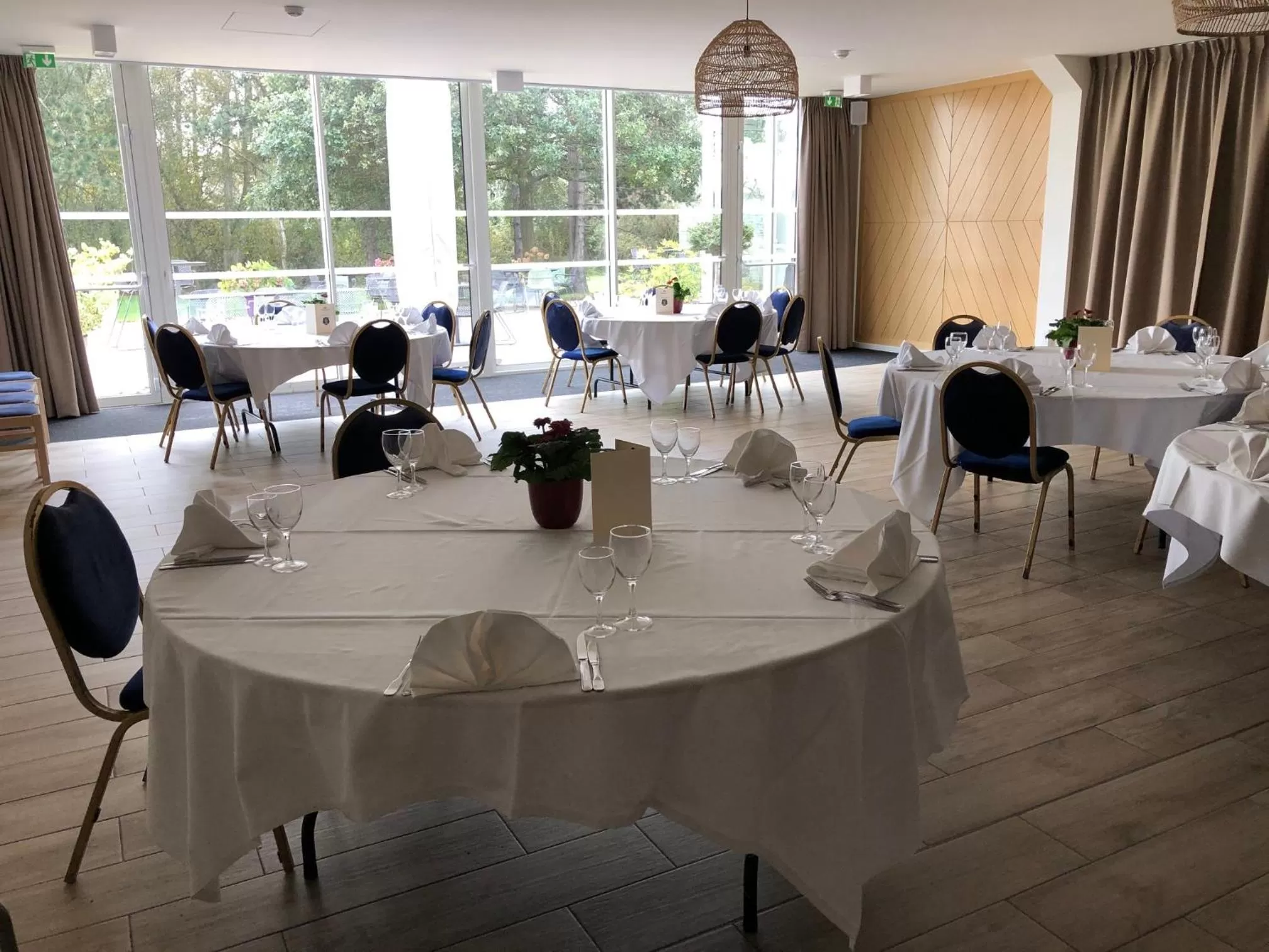 Restaurant/places to eat in Best Western Hotel du Lac Dunkerque- Restaurant ouvert 7/7 midi et soir