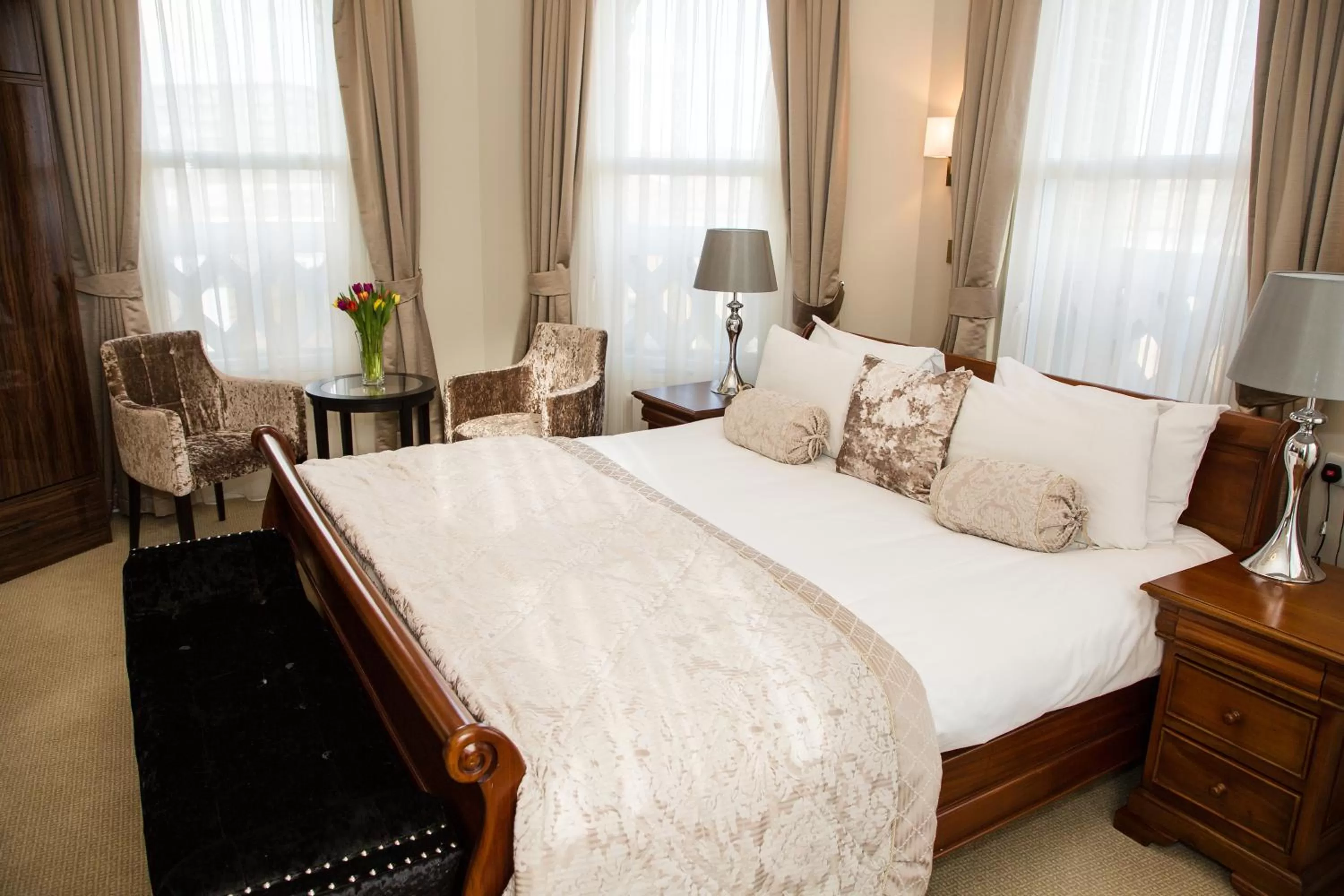 Bed in The Lansbury Heritage Hotel By Sunday - Canary Wharf London