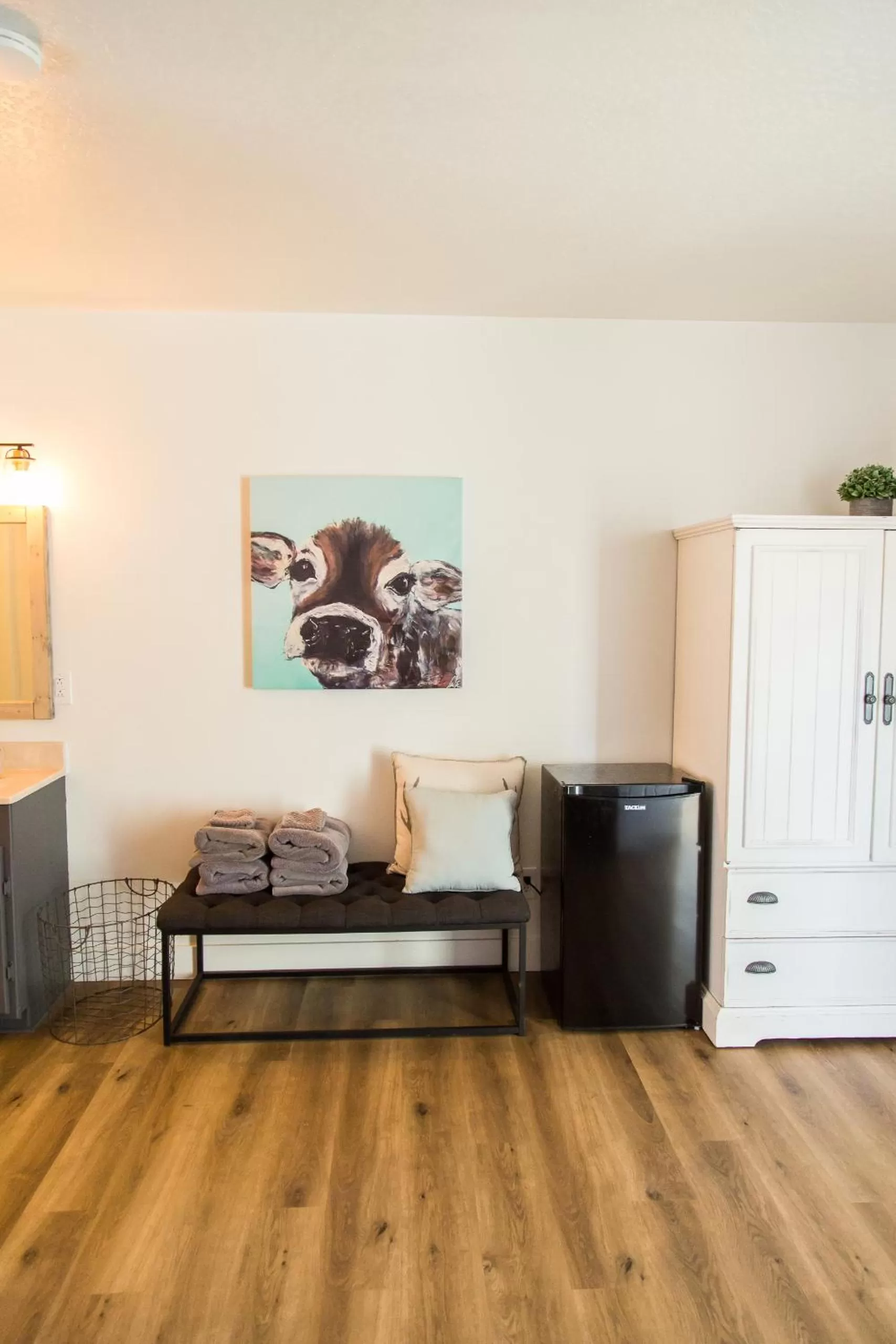 Bedroom, Seating Area in Happy Trails BnB