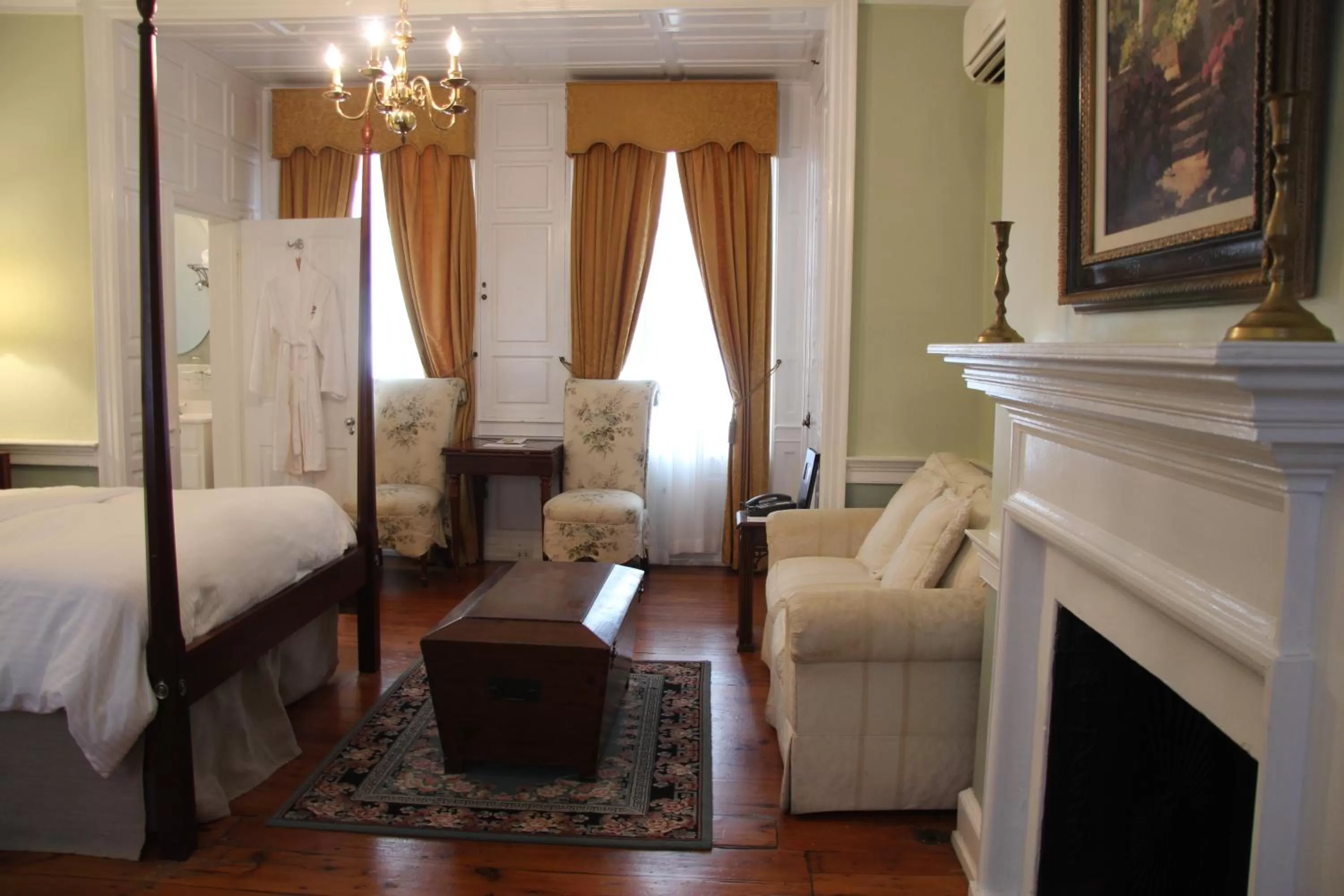 Bed in Morris House Hotel