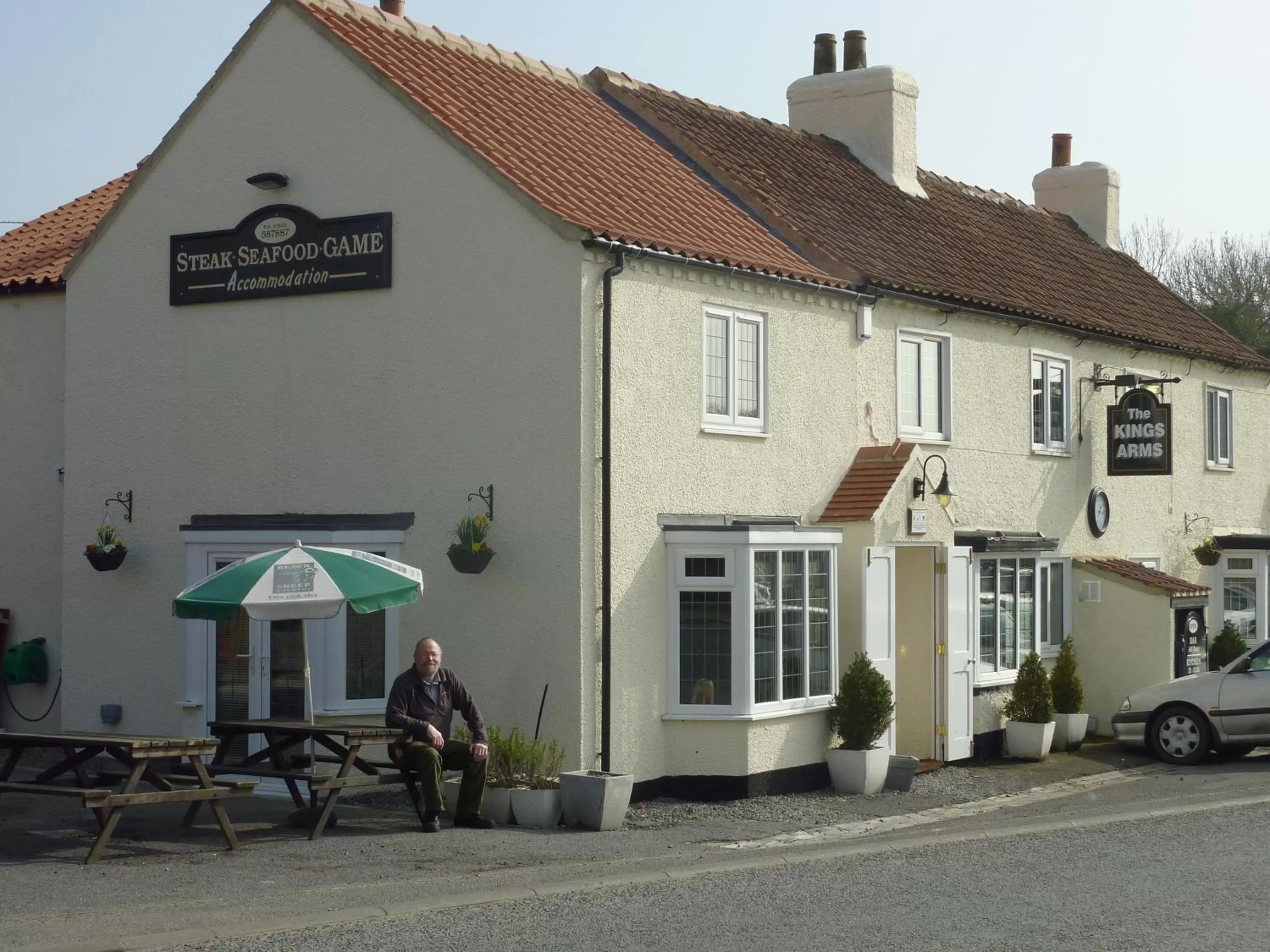 Facade/entrance in Kings Arms