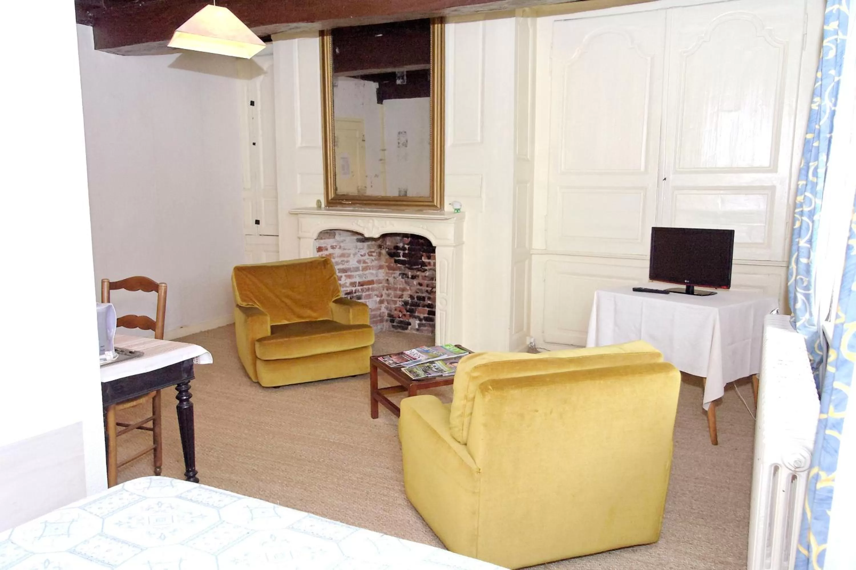 Photo of the whole room in Auberge du Manoir d'Archelles