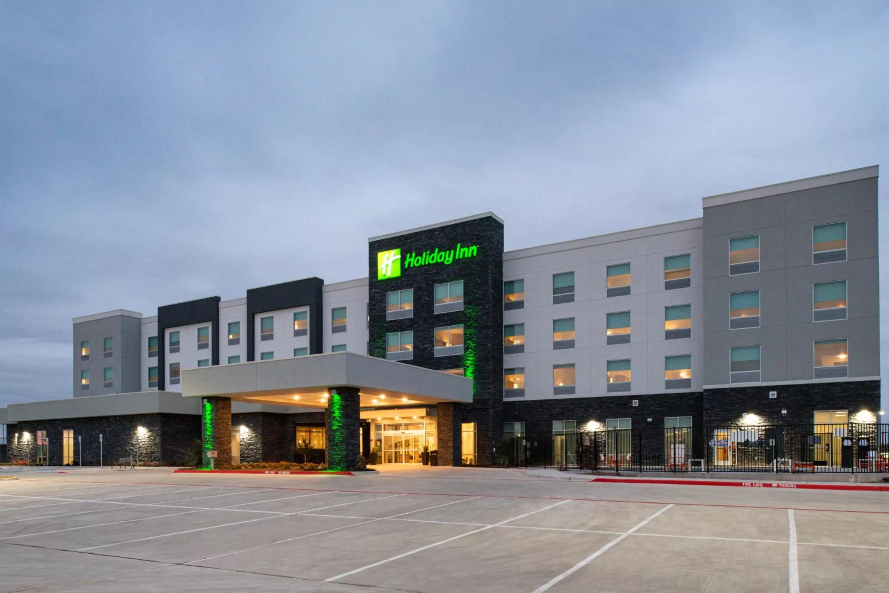 Property building in Holiday Inn Fort Worth - Alliance by IHG