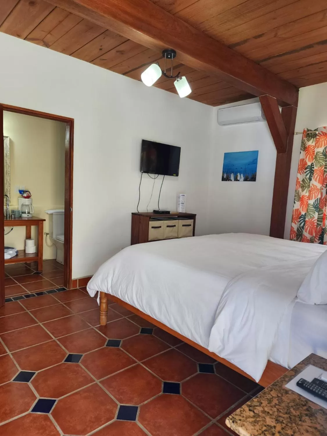 Bedroom, Bed in The BNB on Triggerfish Close to the airport