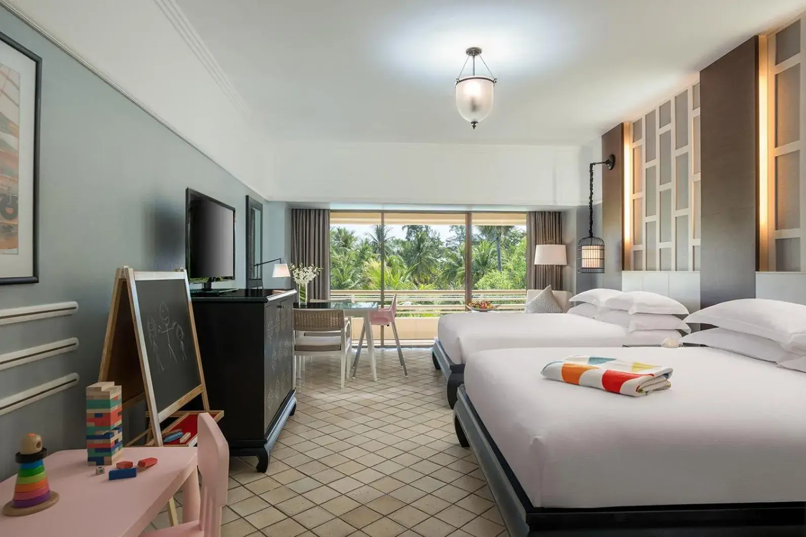 Superior Double Room in Pullman Phuket Karon Beach Resort Superior Double Room in Pullman Phuket Karon Beach Resort