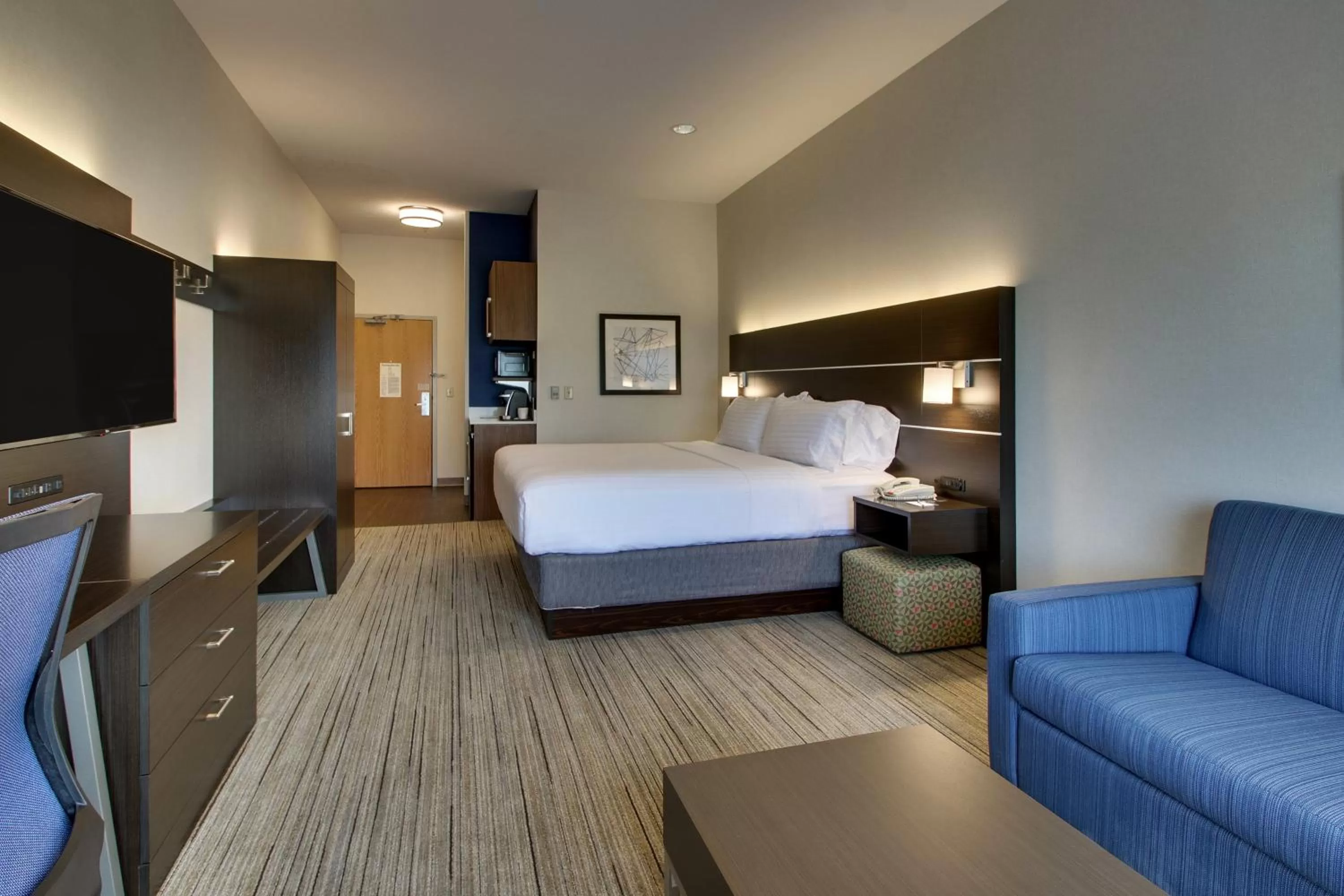 Photo of the whole room, Bed in Holiday Inn Express Hotel & Suites Morris by IHG