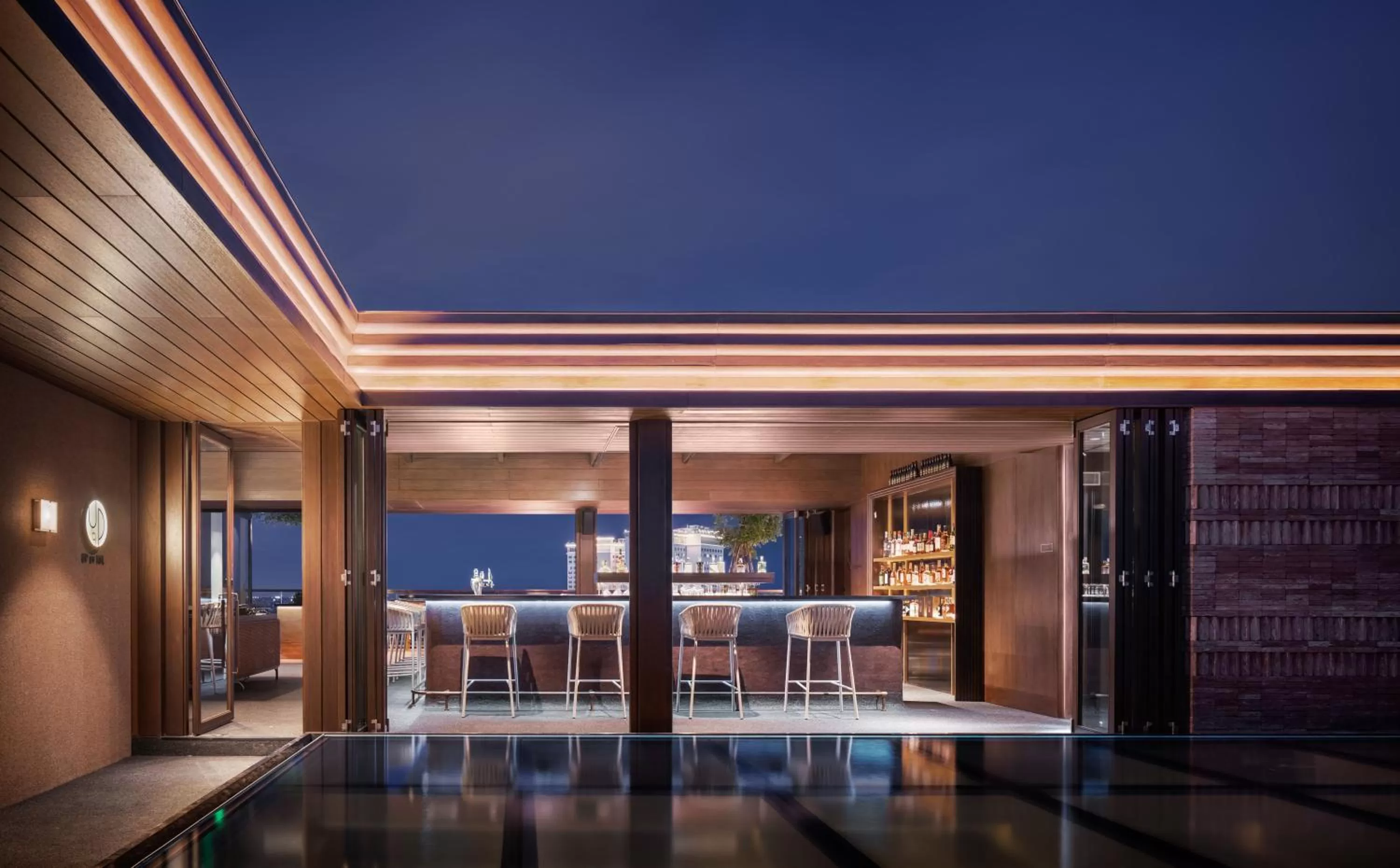 Restaurant/places to eat in Hotel KVL