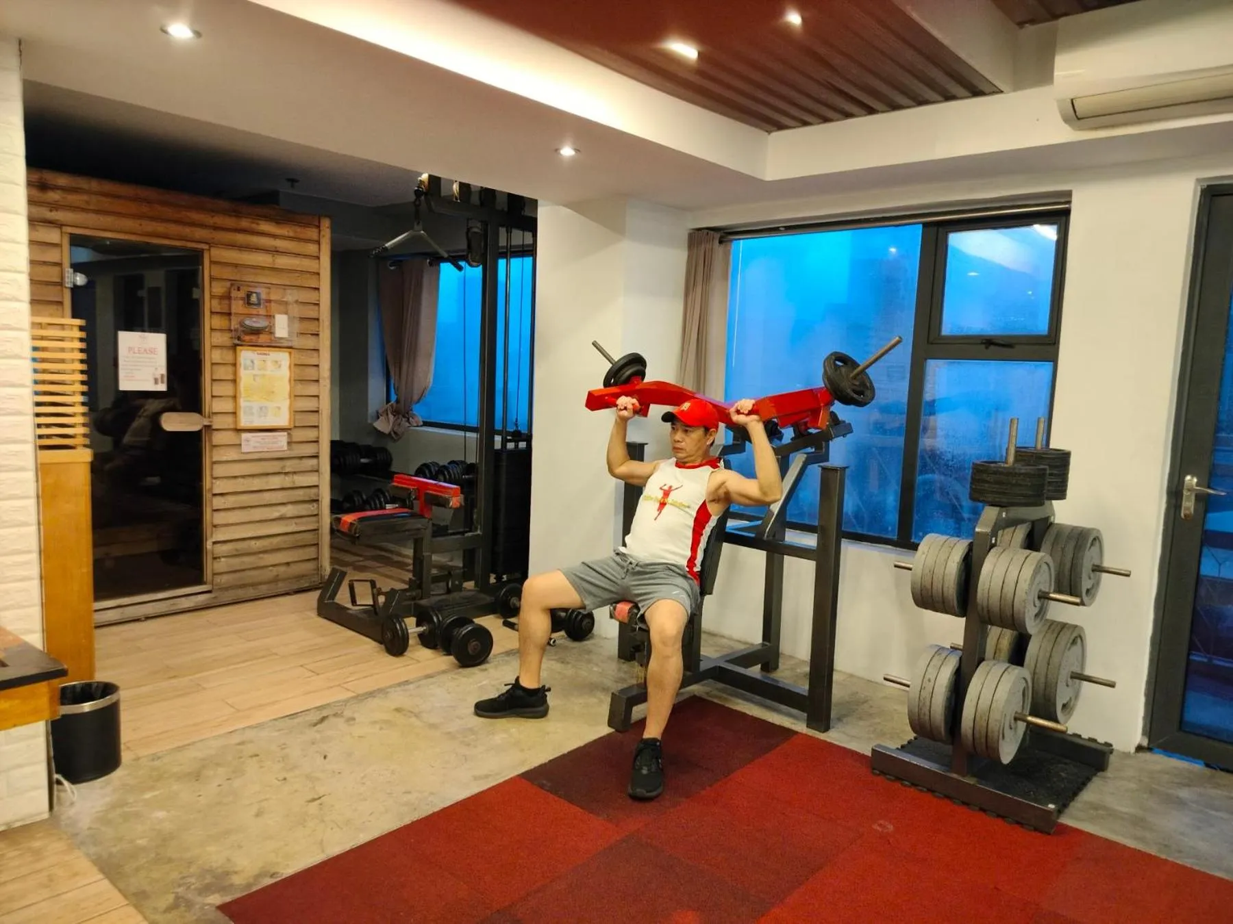 Fitness centre/facilities in Heroes Hotel