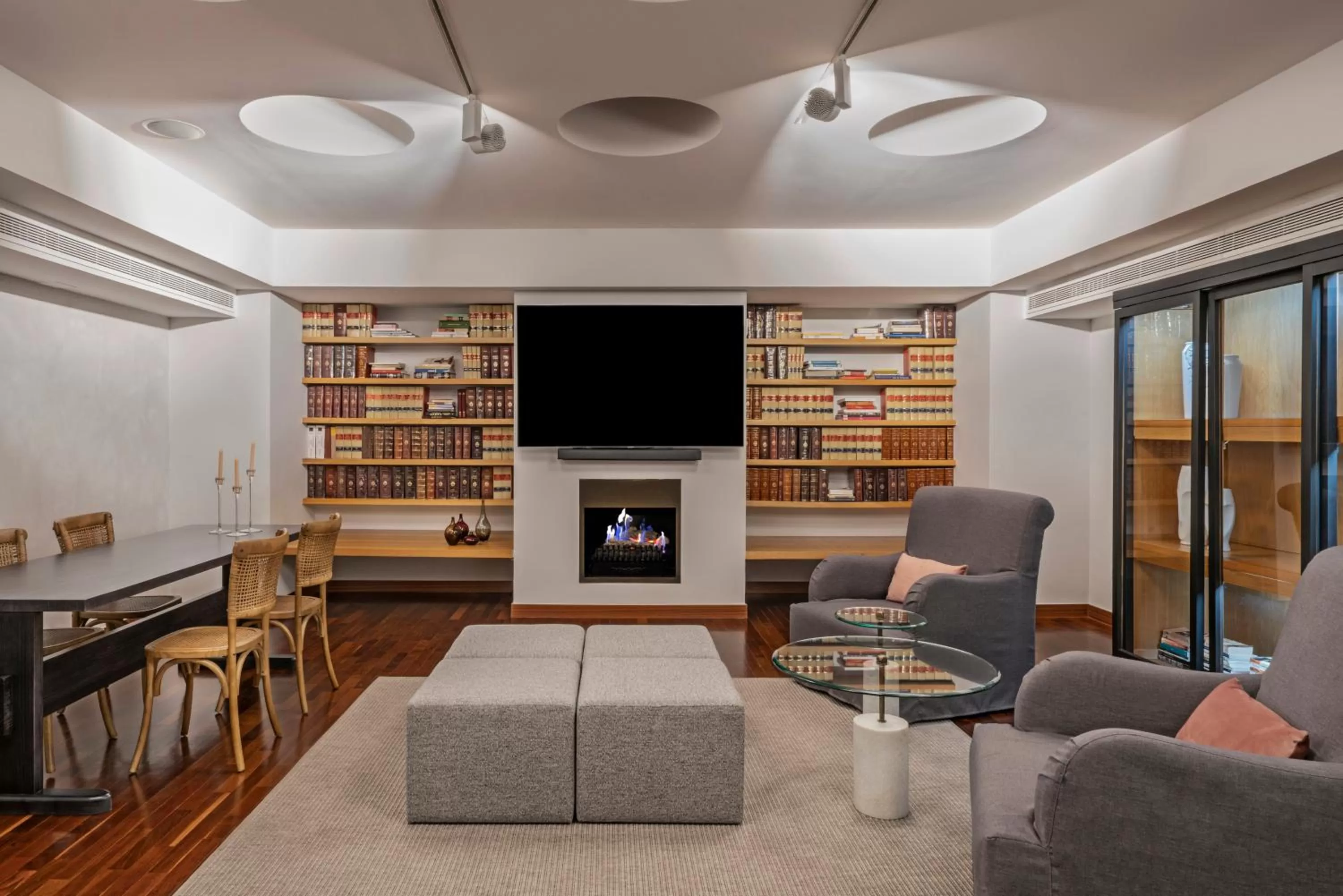 Communal lounge/ TV room in Vincci Soma