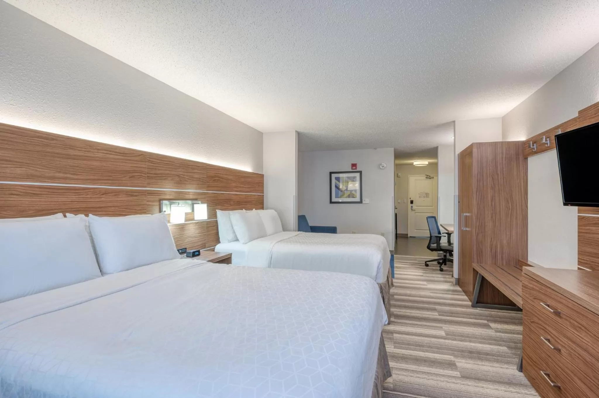 Photo of the whole room, Bed in Holiday Inn Express & Suites Vandalia by IHG