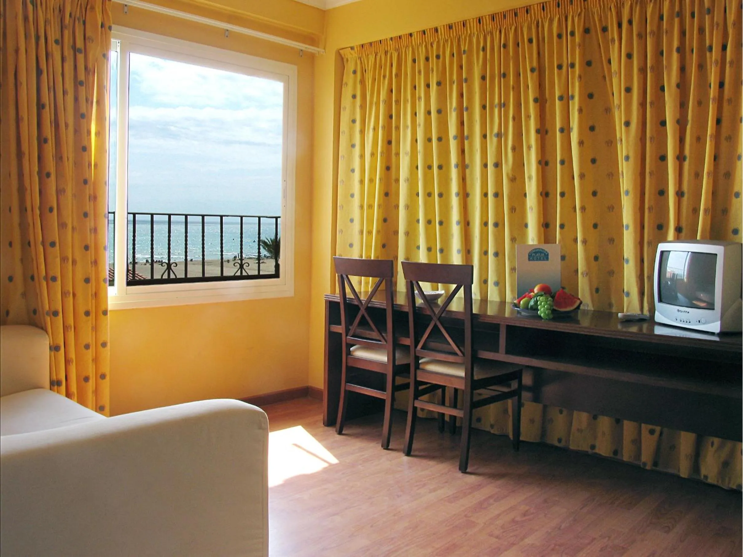 Photo of the whole room in Hotel Comarruga Platja