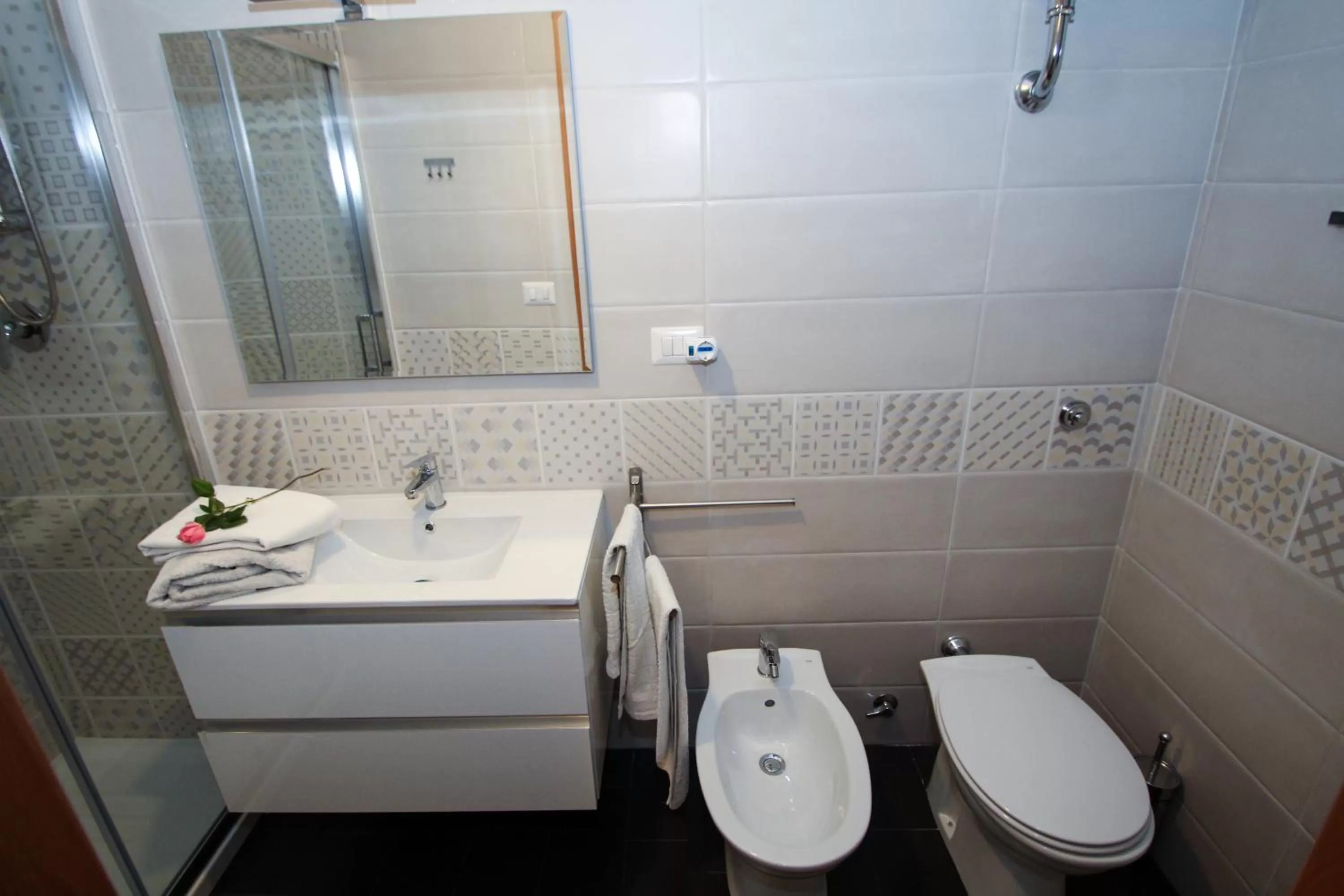 Shower in AceroRosso B&B