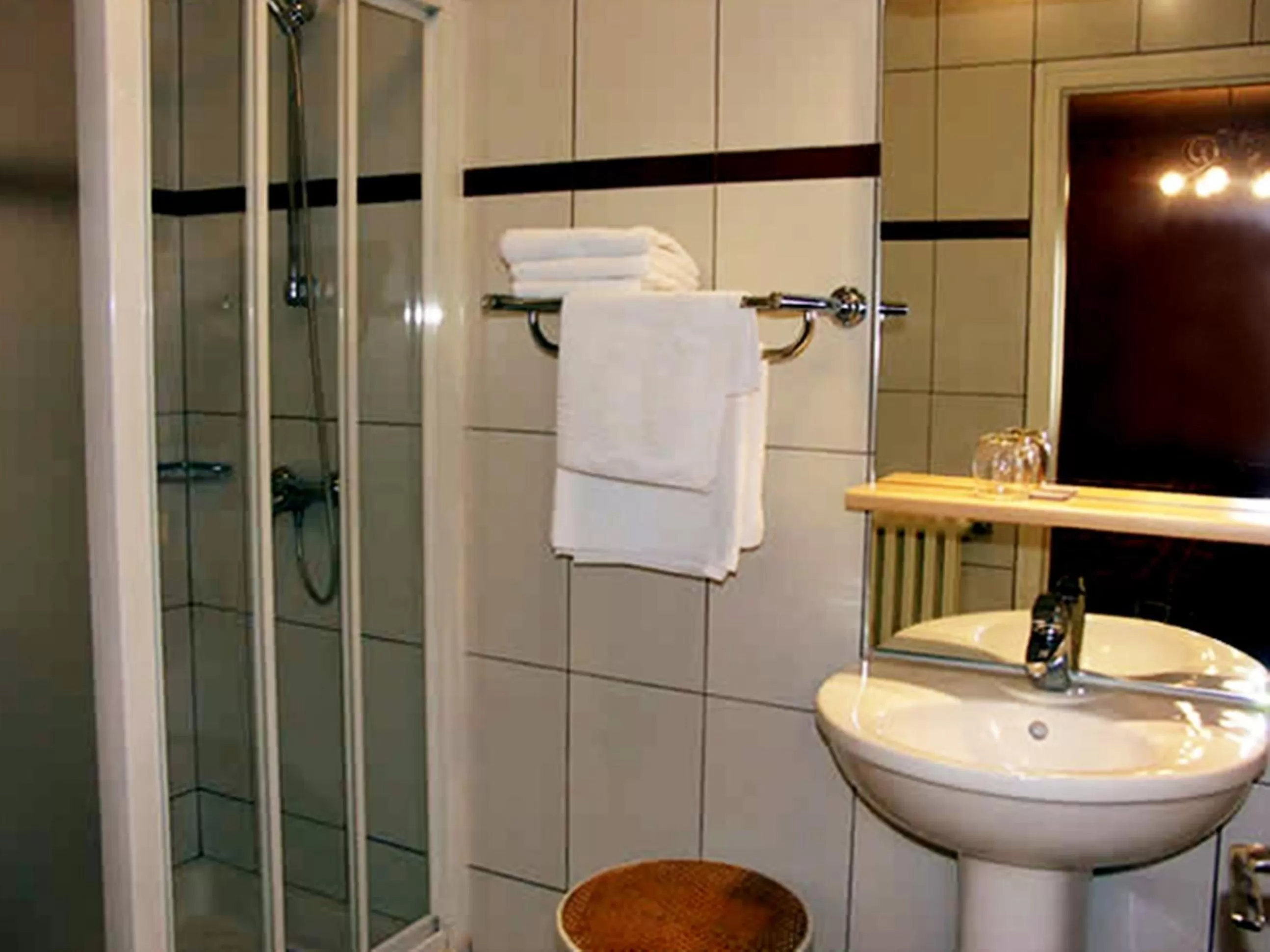 Bathroom in Hotel George