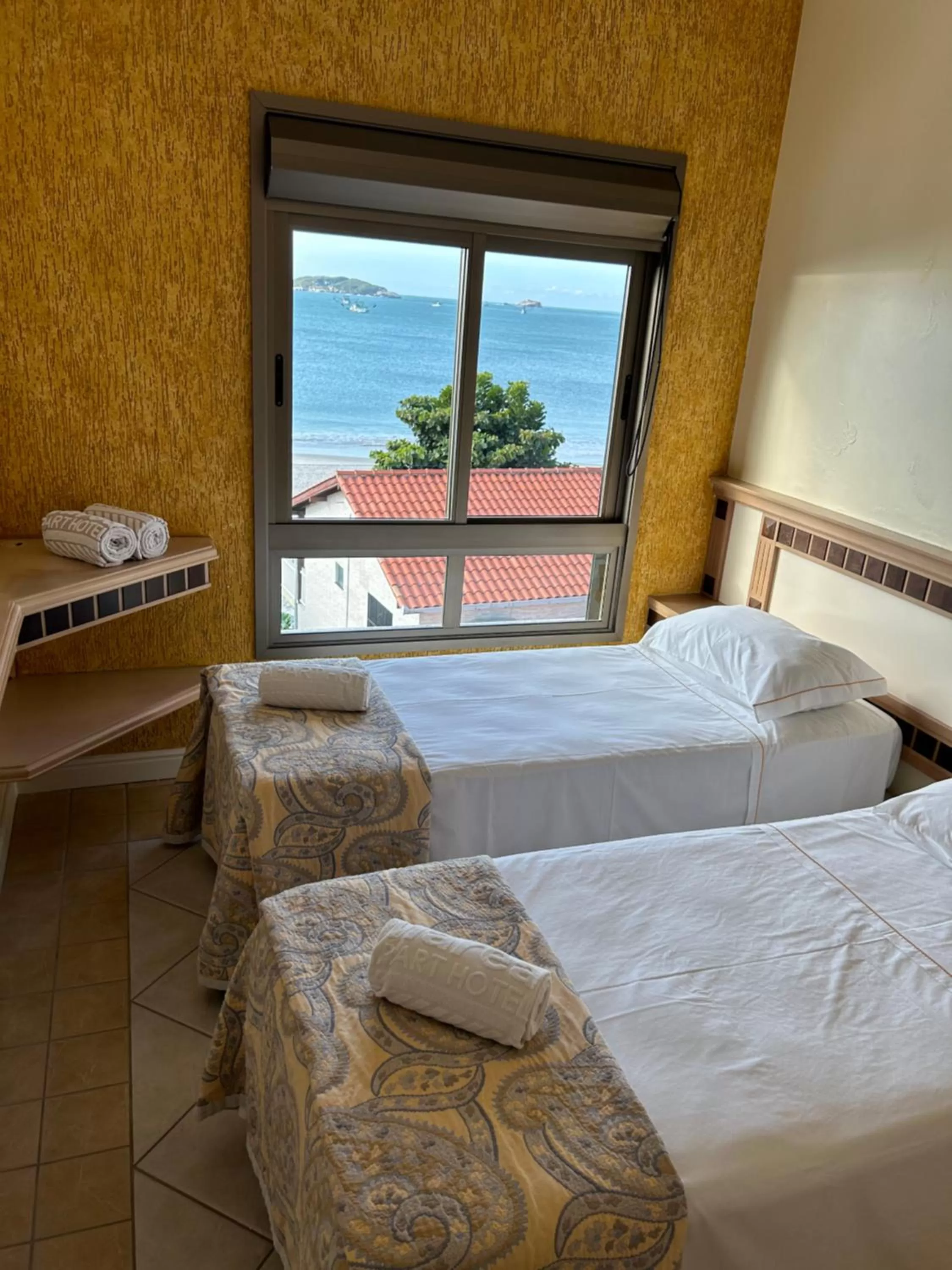 Bed in Golfinhos Apart Hotel