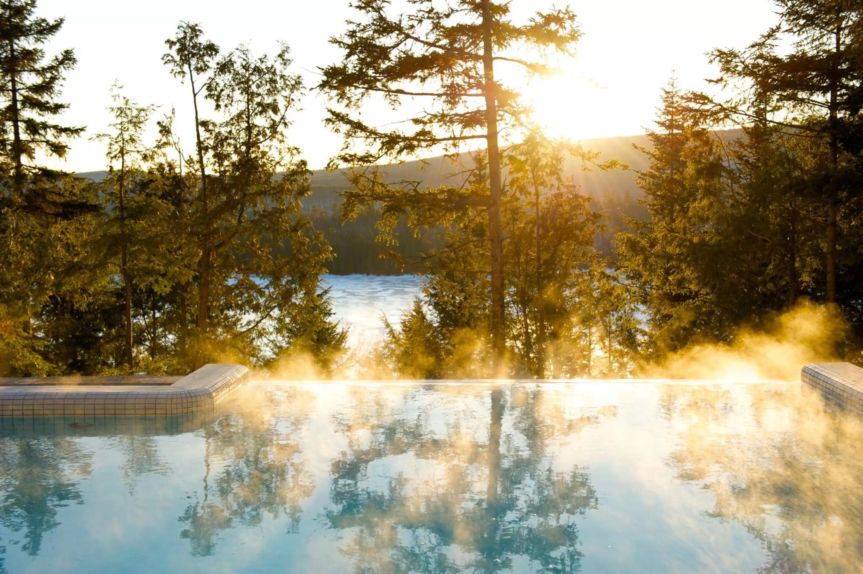 Swimming pool in Sacacomie Hôtel et Spa