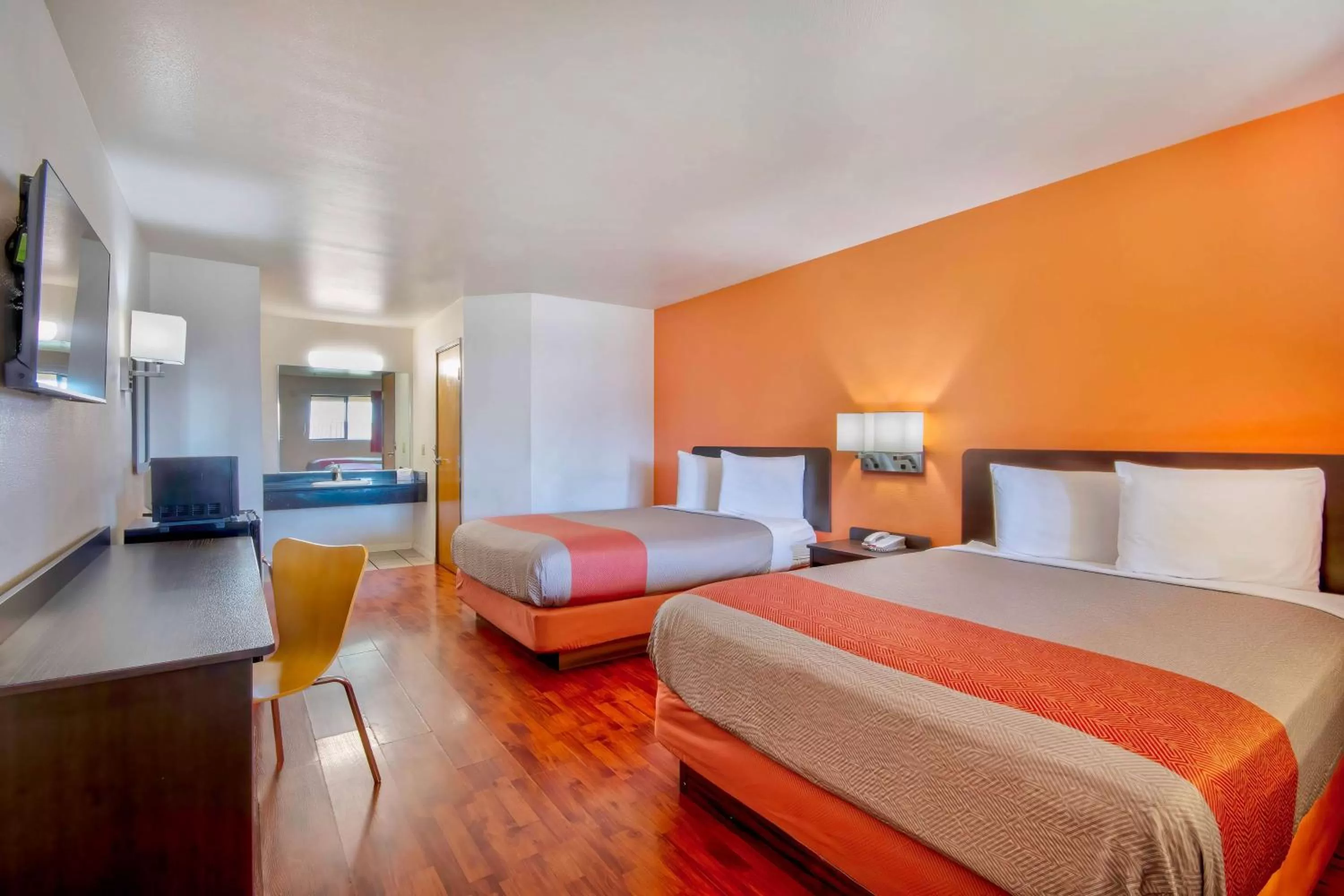 Bed in Motel 6-Santa Nella, CA - Los Banos