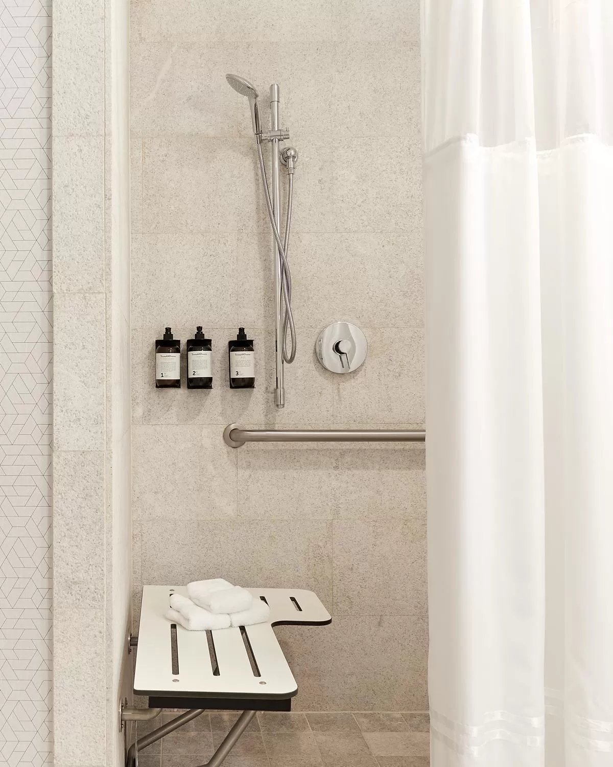 Shower in Hutton Hotel