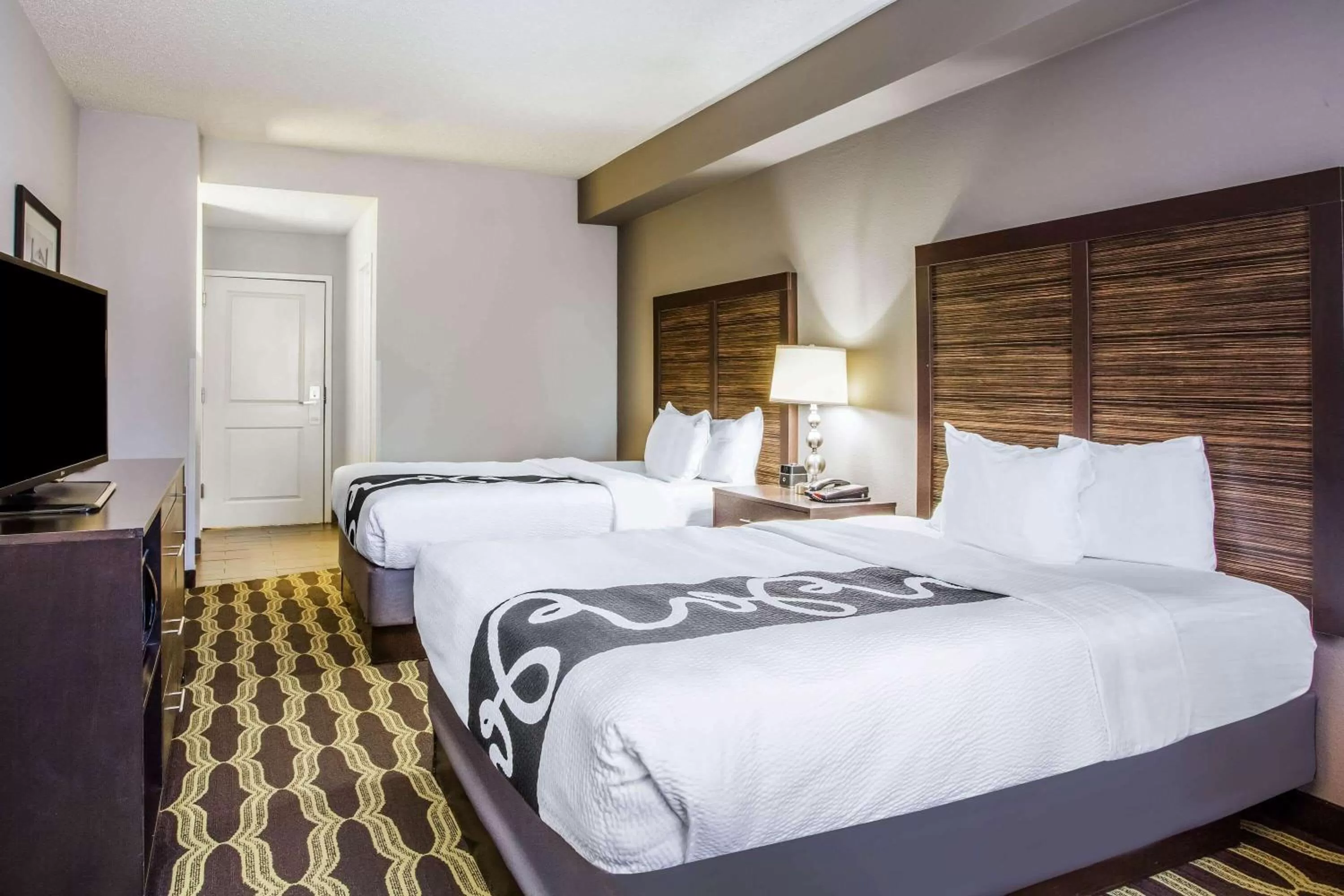 Photo of the whole room, Bed in La Quinta by Wyndham Lynchburg at Liberty Univ.