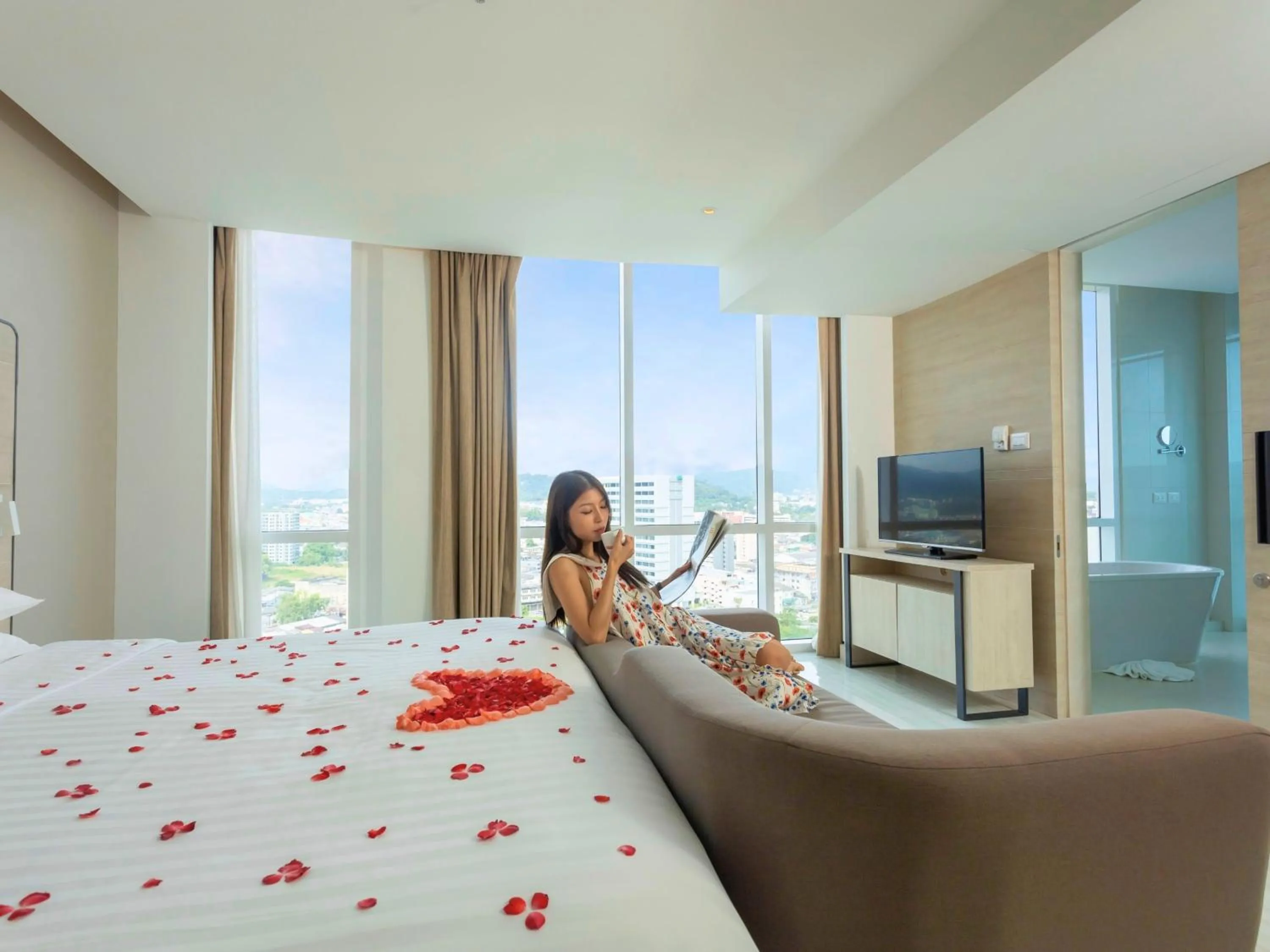 Bathroom, Bed in Novotel Phuket City Phokeethra