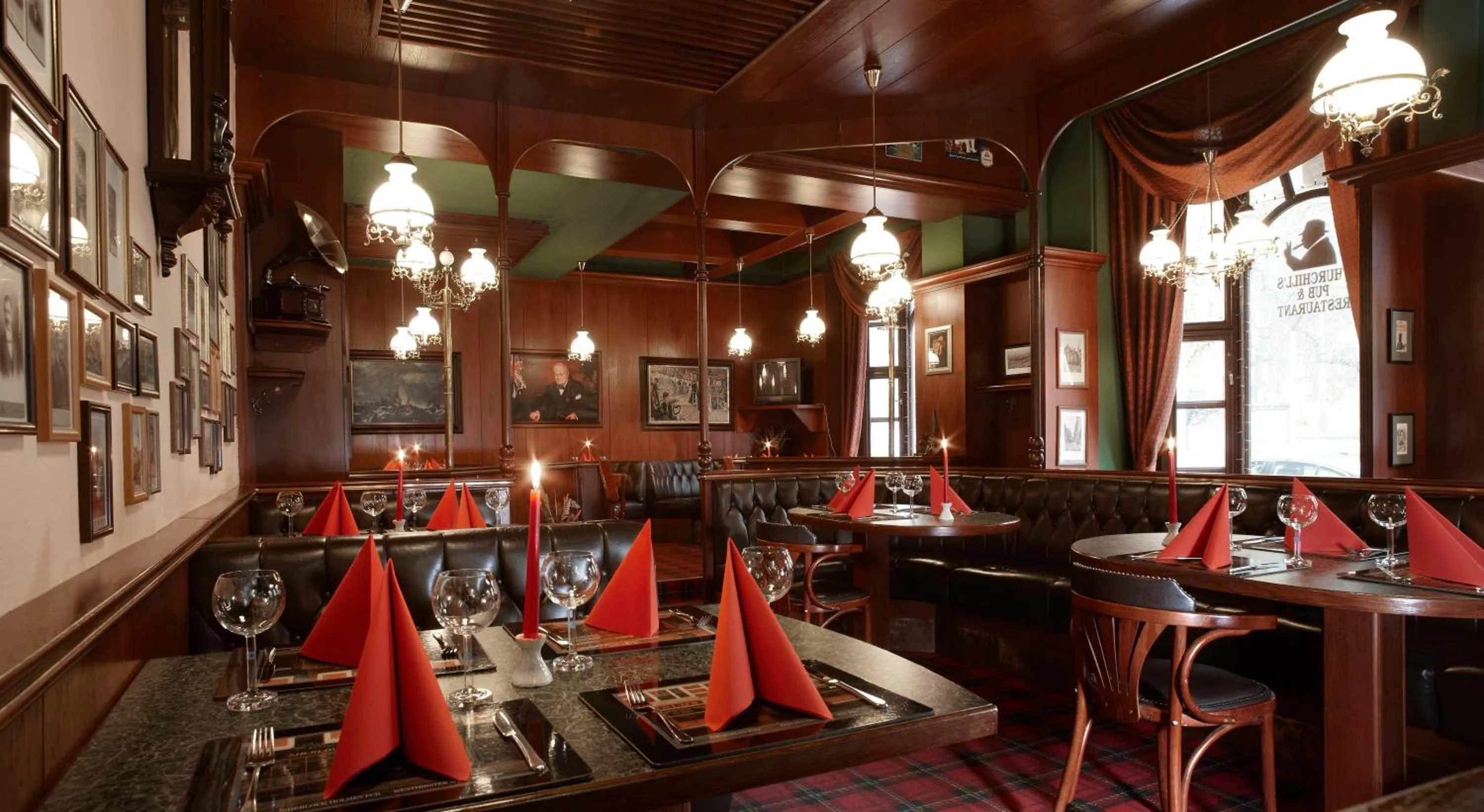 Restaurant/places to eat in Hotel Excelsior