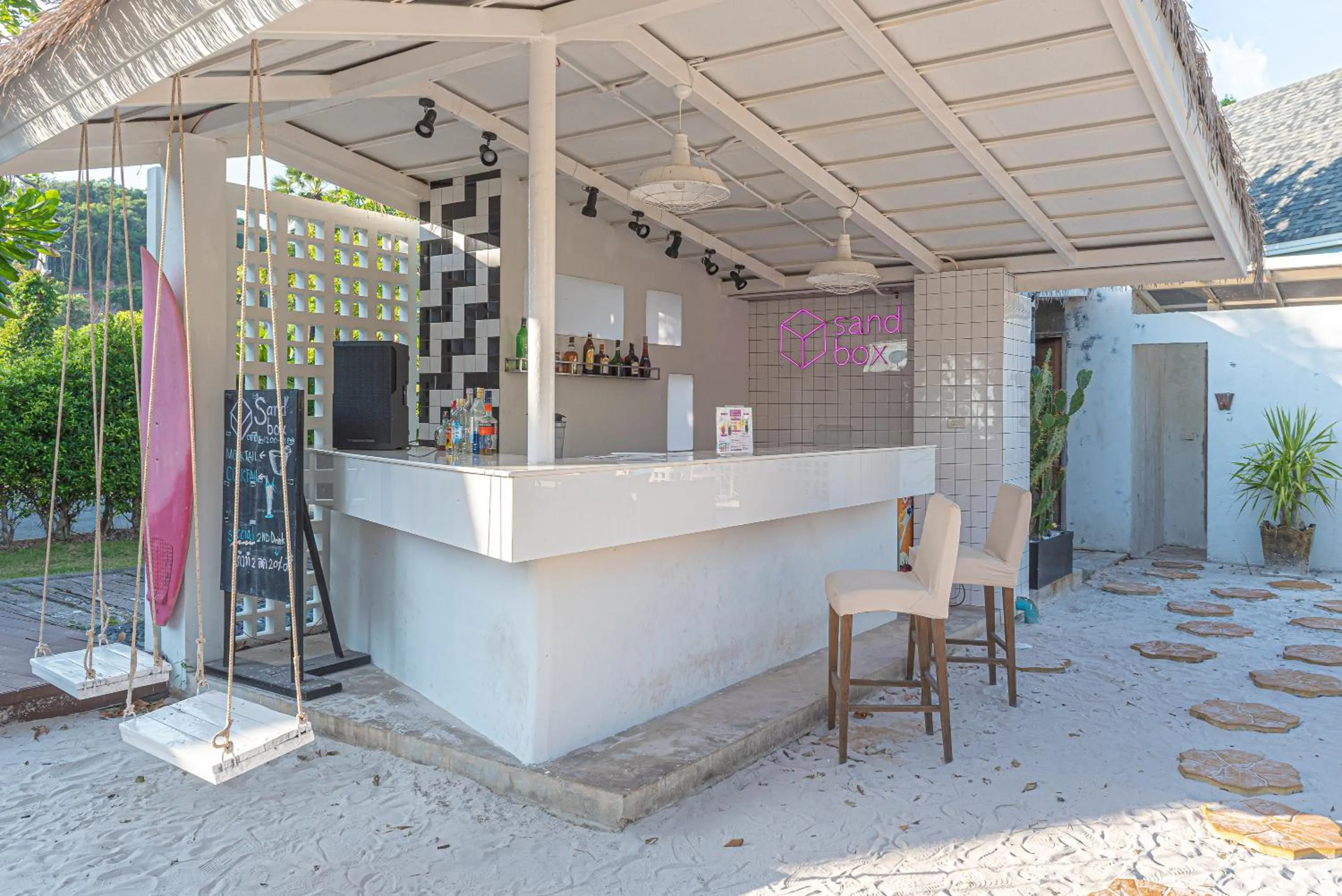 Lounge or bar in Peggy's Cove Resort